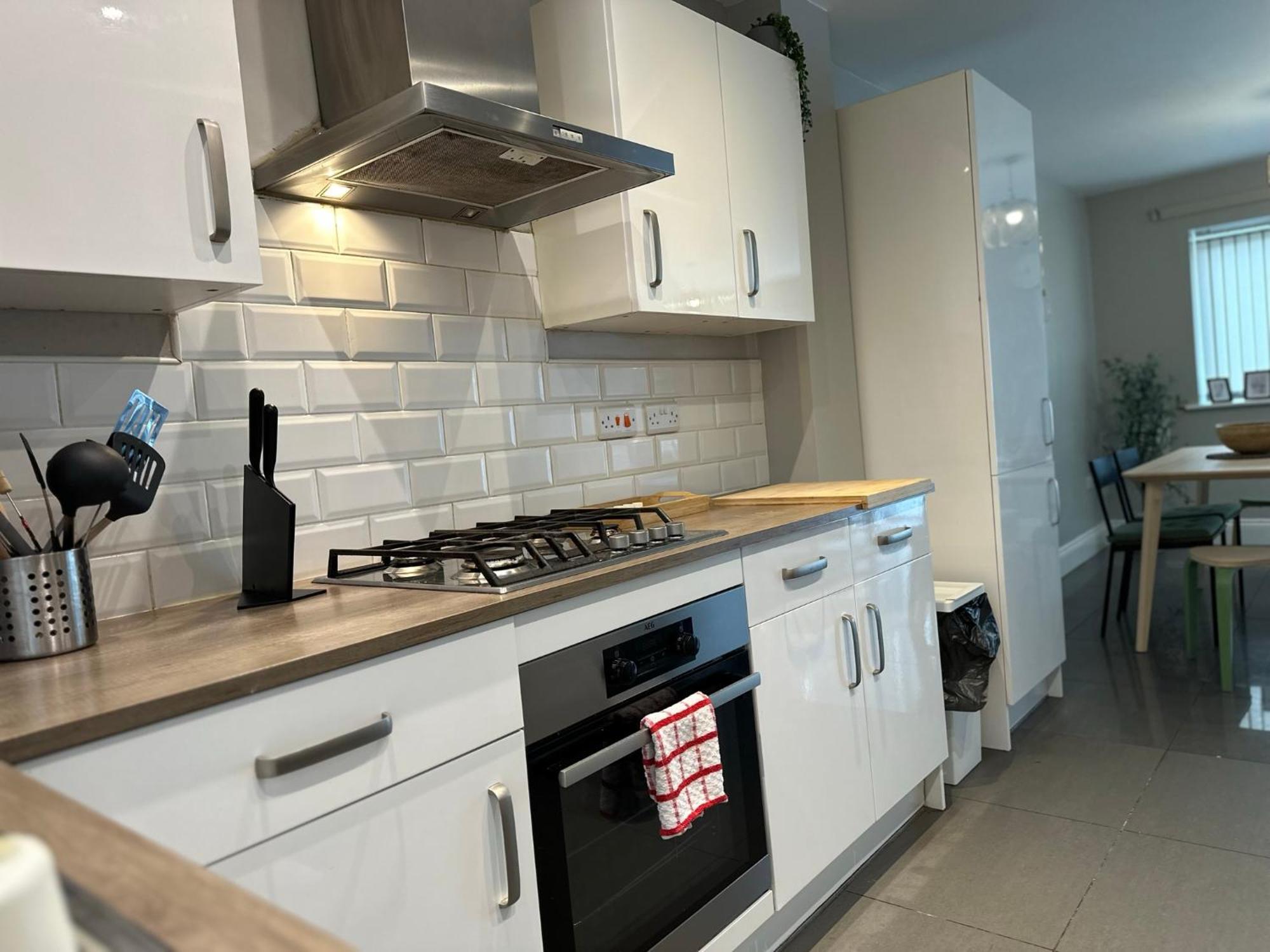 Holiday home New Stylish House - Sleeps 7 - Free Parking - Contractors Welcome - Wifi