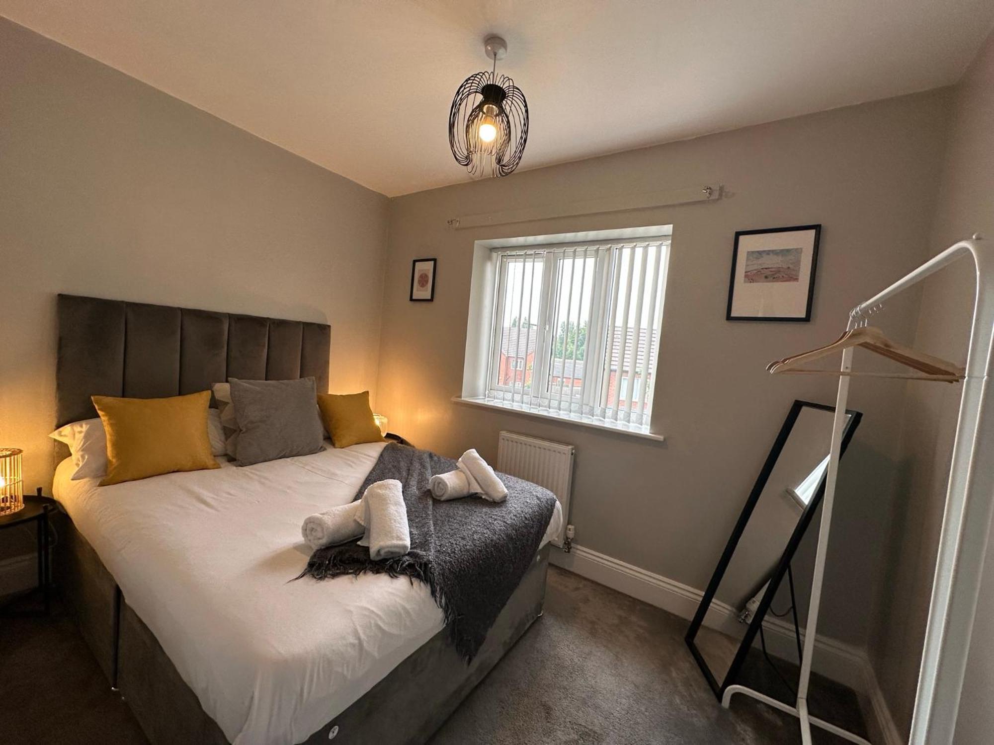 New Stylish House - Sleeps 7 - Free Parking - Contractors Welcome - Wifi Birmingham