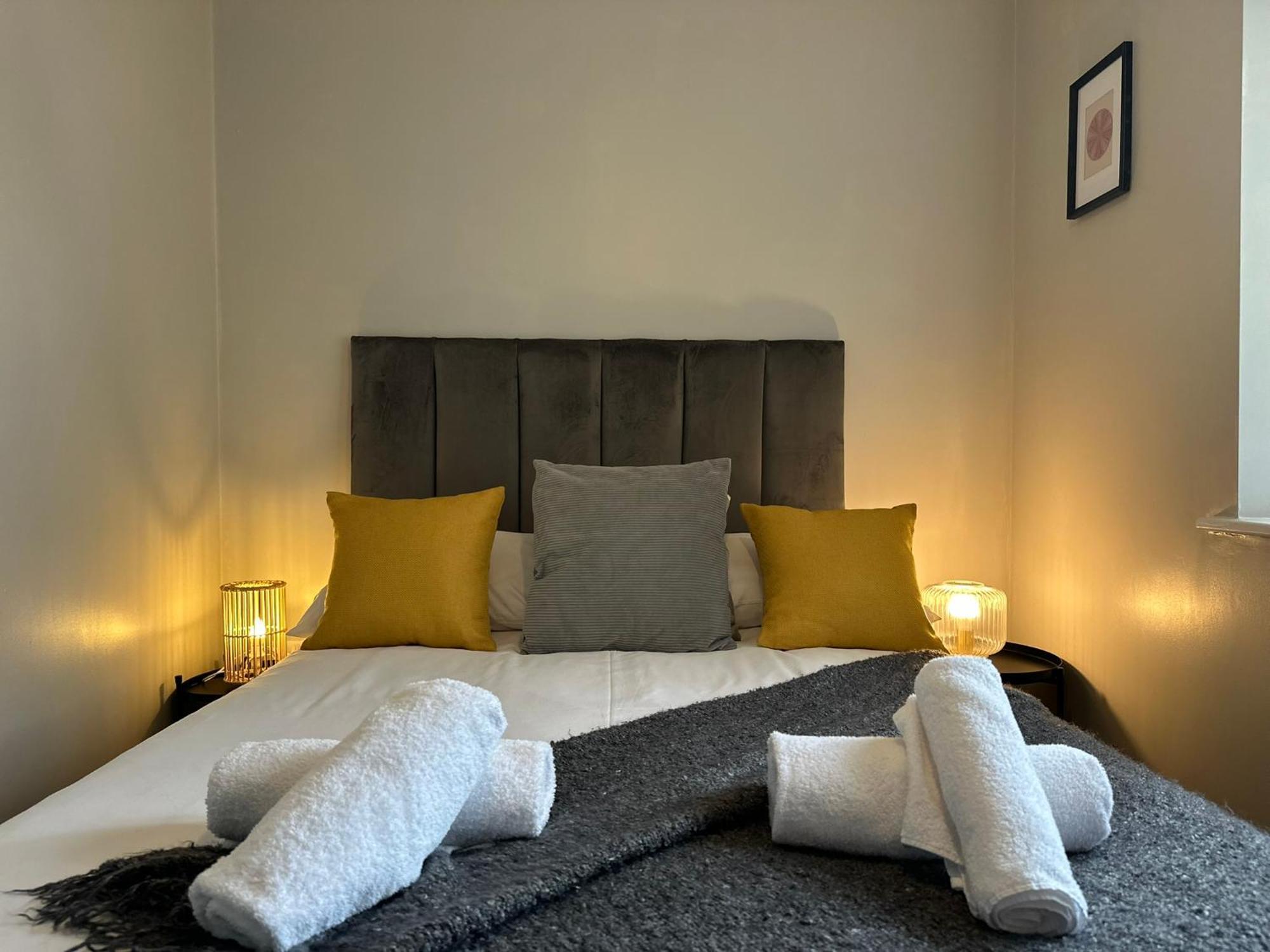 New Stylish House - Sleeps 7 - Free Parking - Contractors Welcome - Wifi Birmingham