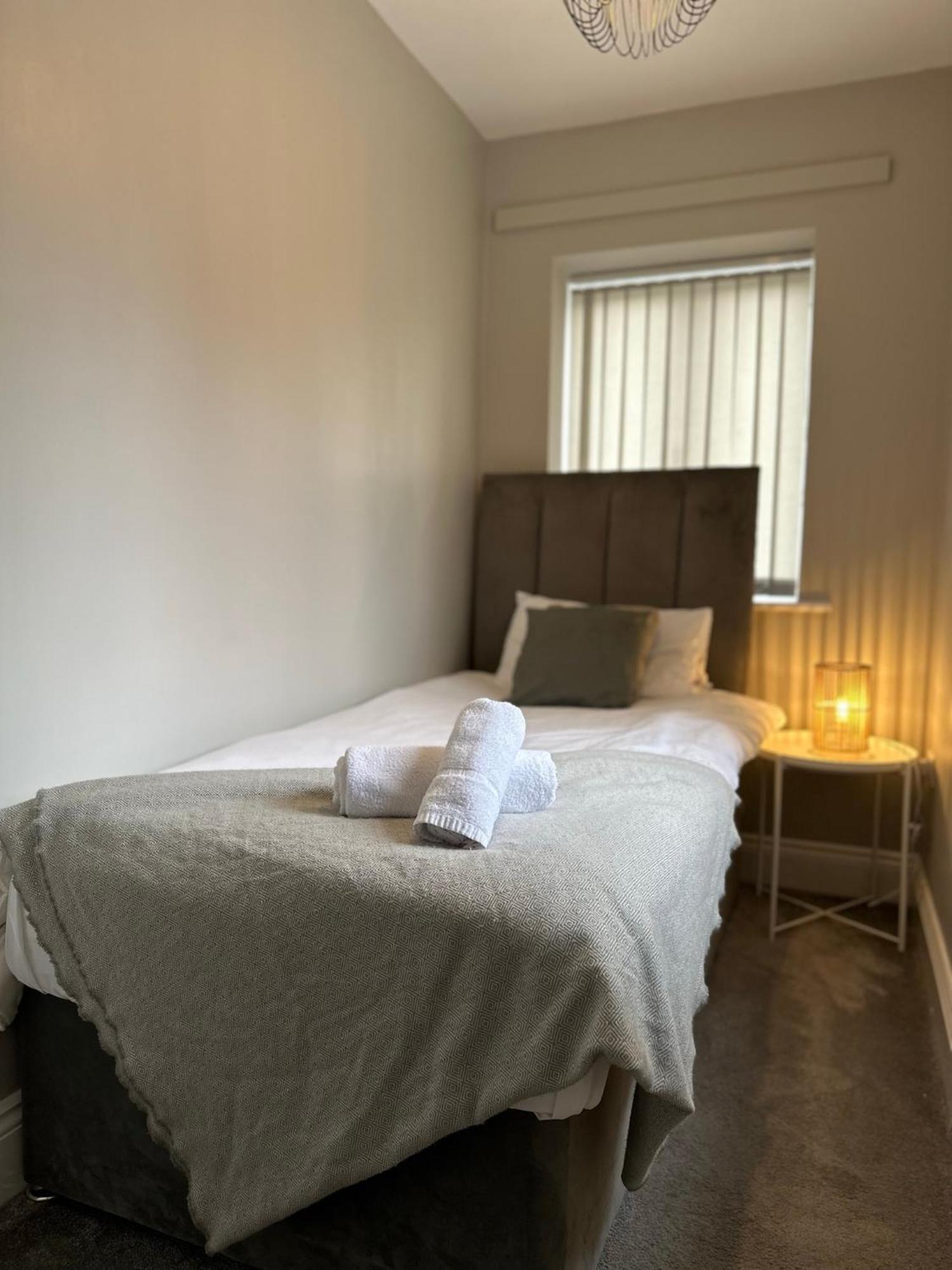 Holiday home New Stylish House - Sleeps 7 - Free Parking - Contractors Welcome - Wifi Birmingham