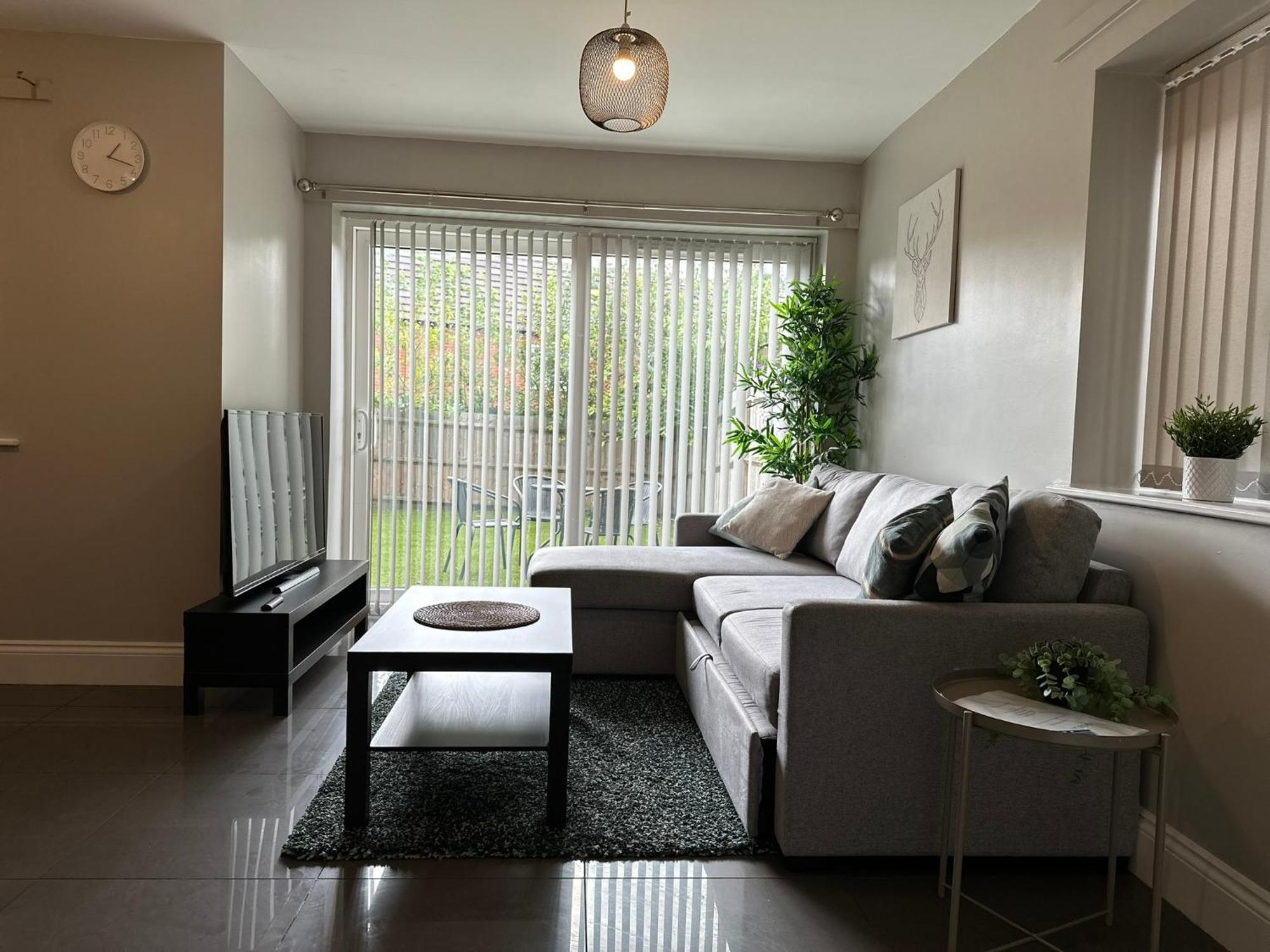 New Stylish House - Sleeps 7 - Free Parking - Contractors Welcome - Wifi Birmingham