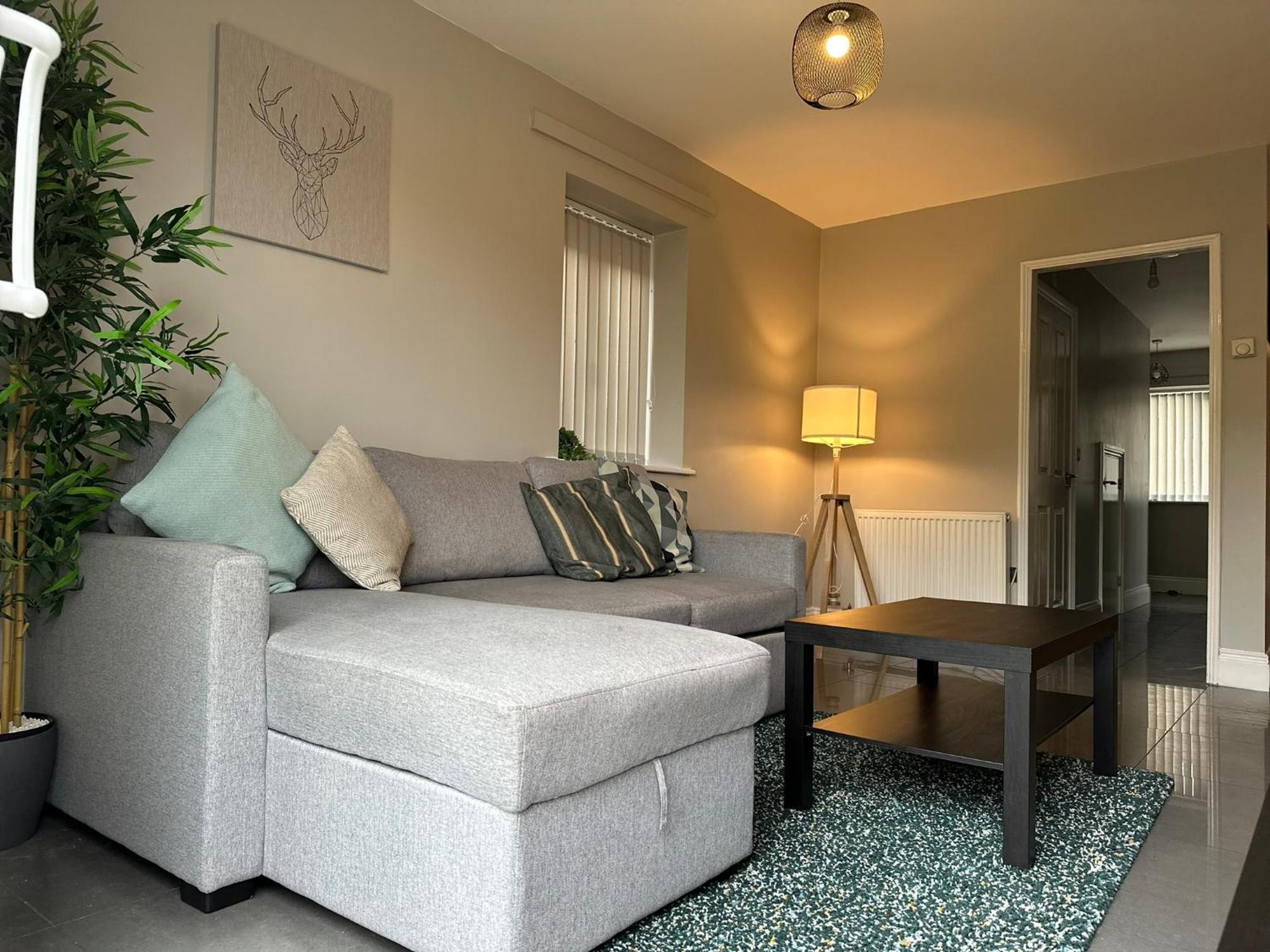 New Stylish House - Sleeps 7 - Free Parking - Contractors Welcome - Wifi Birmingham