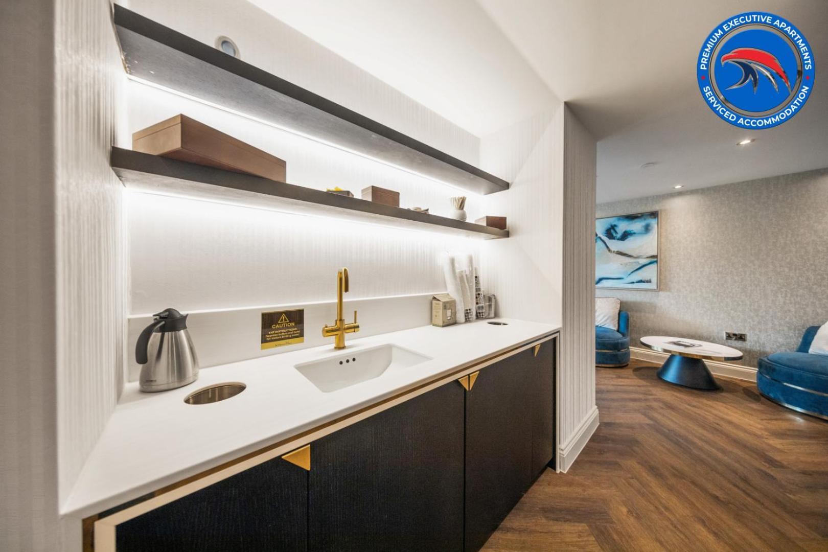 St Martins Place: Extended With Free Gym & Cinema Apartment *
