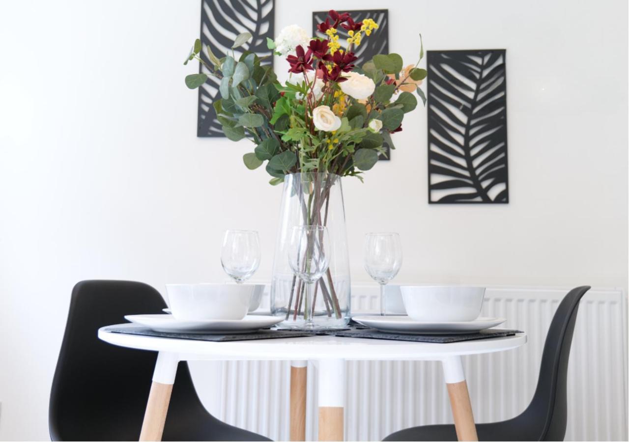 Modern Spark With Parking, Garden, Wi-fi Holiday home Birmingham