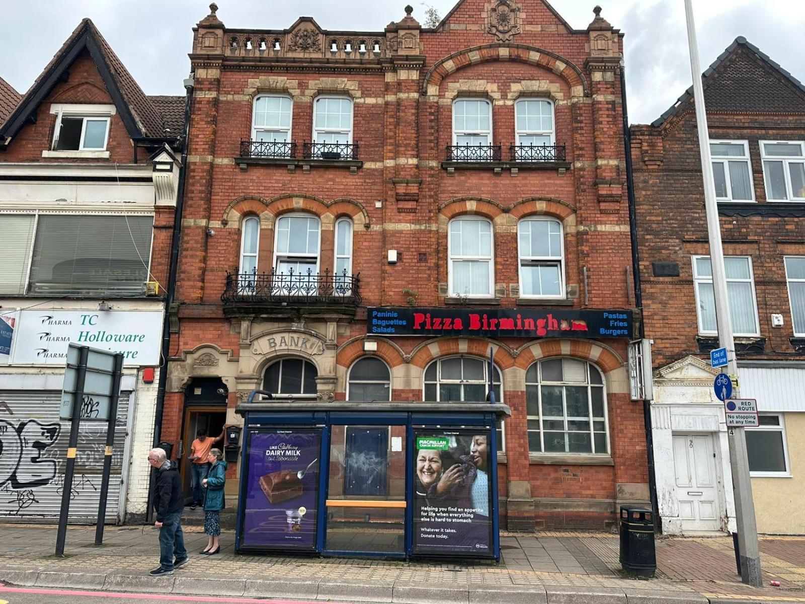 One Bedroom Aston B6 -parking- Sleeps 4 Birmingham