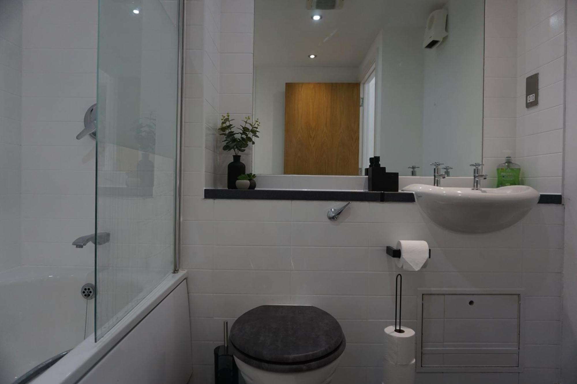 Penthouse - Amazing Skyline Views - Free Parking - Balcony - Utilita Arena - New St Station - Bullring Shopping Birmingham