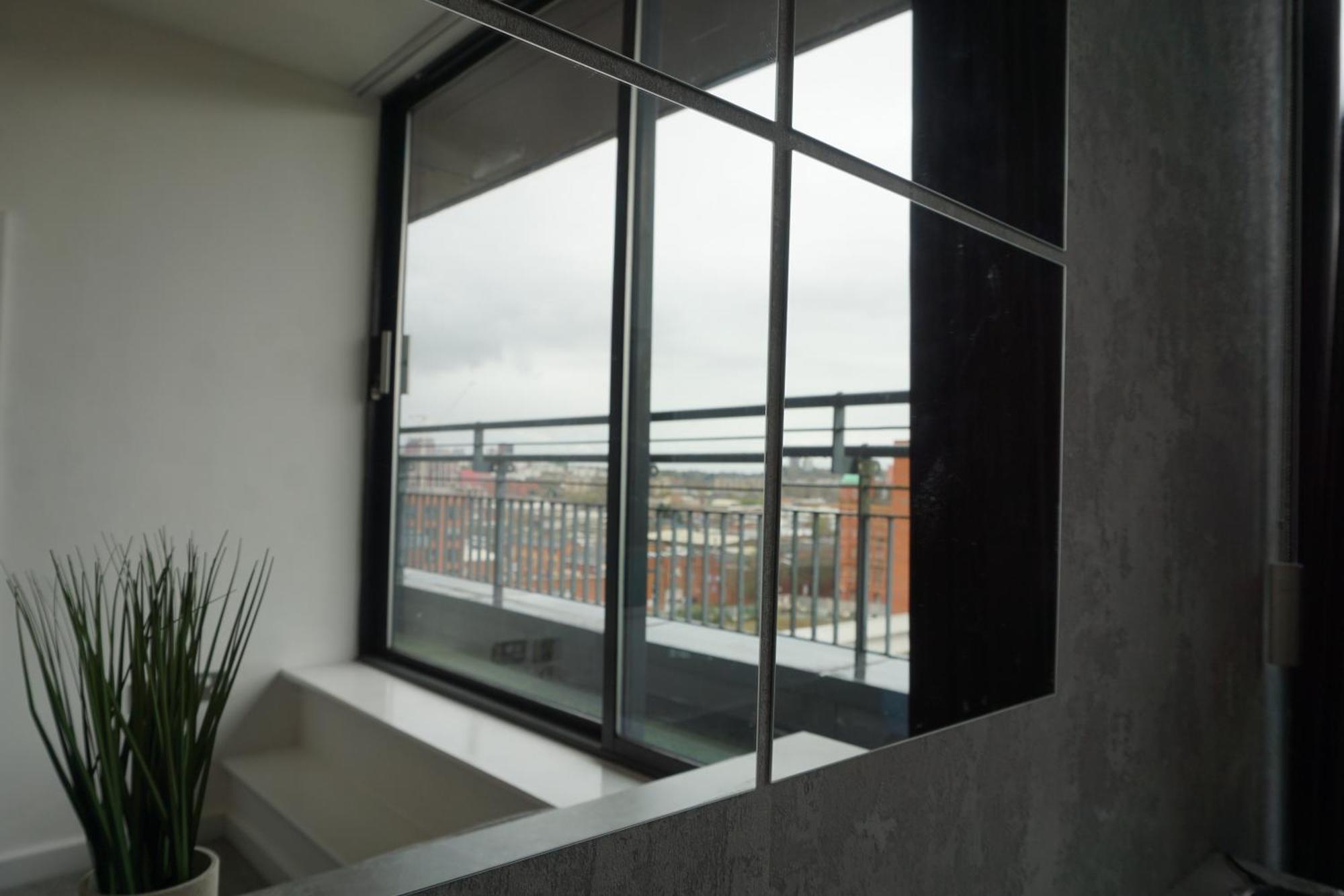 Apartment Penthouse - Amazing Skyline Views - Free Parking - Balcony - Utilita Arena - New St Station - Bullring Shopping Birmingham