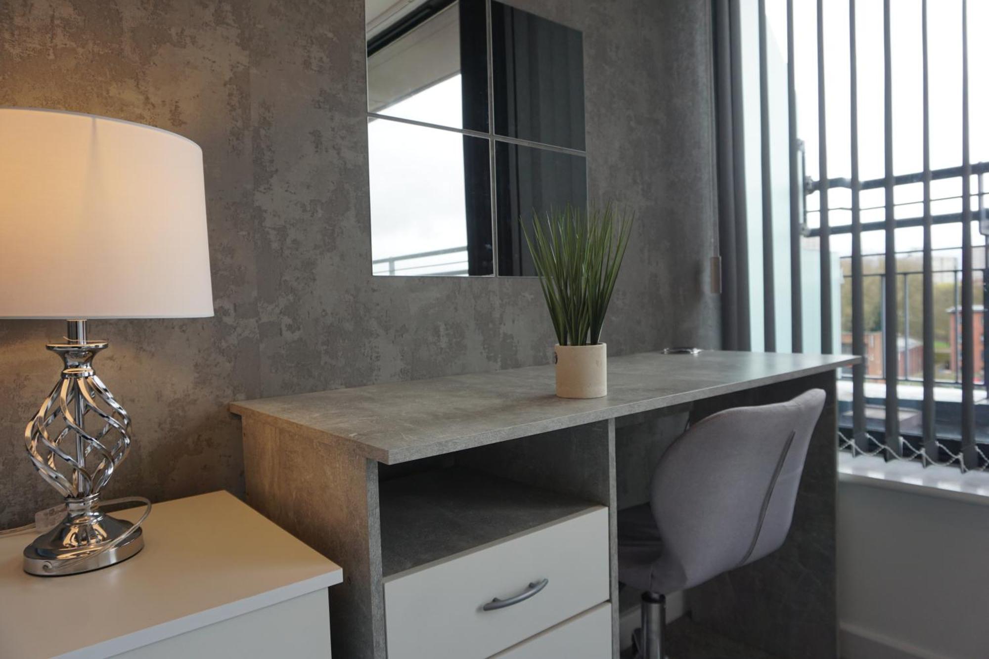 Apartment Penthouse - Amazing Skyline Views - Free Parking - Balcony - Utilita Arena - New St Station - Bullring Shopping *