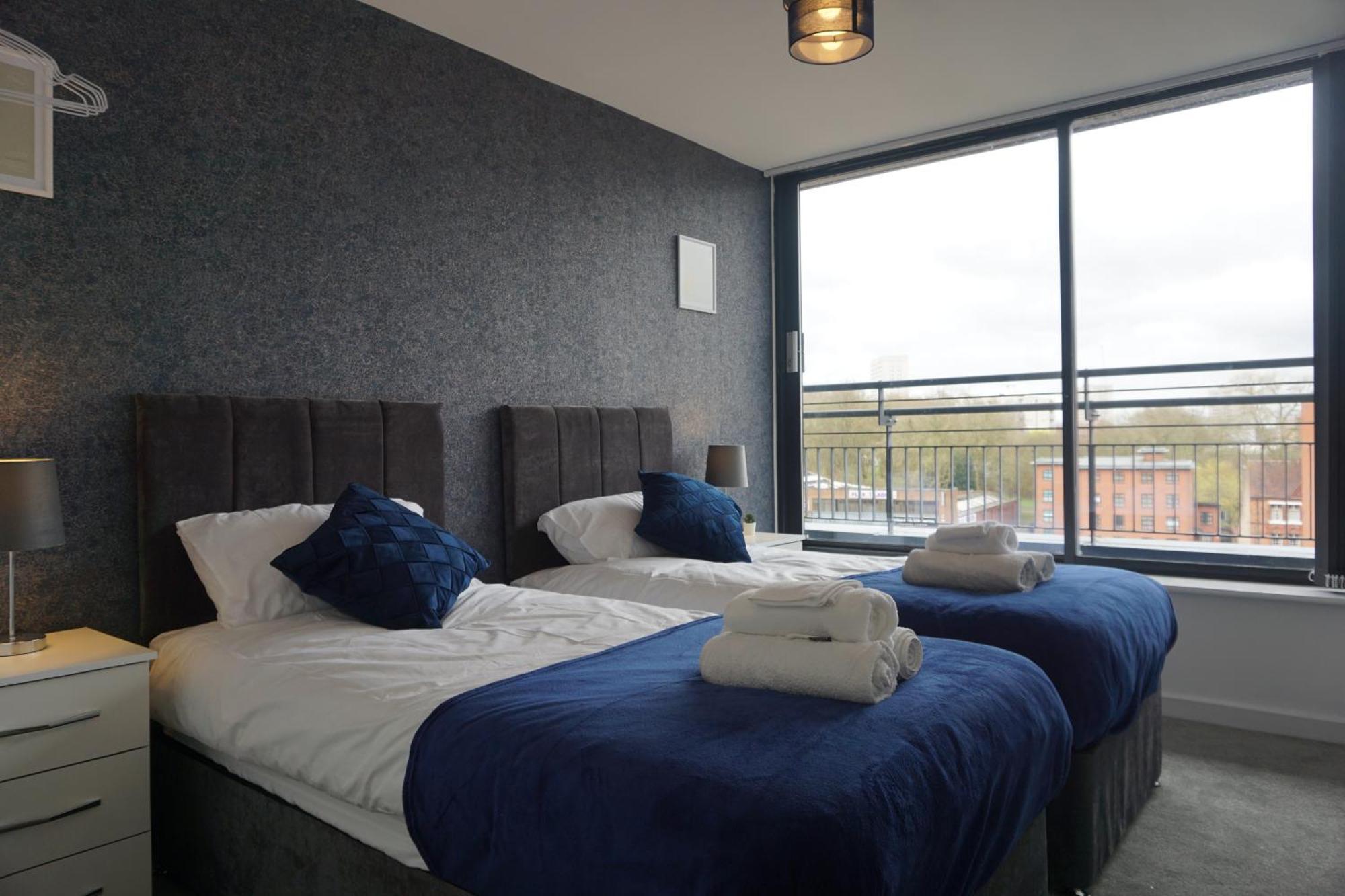 Penthouse - Amazing Skyline Views - Free Parking - Balcony - Utilita Arena - New St Station - Bullring Shopping Apartment