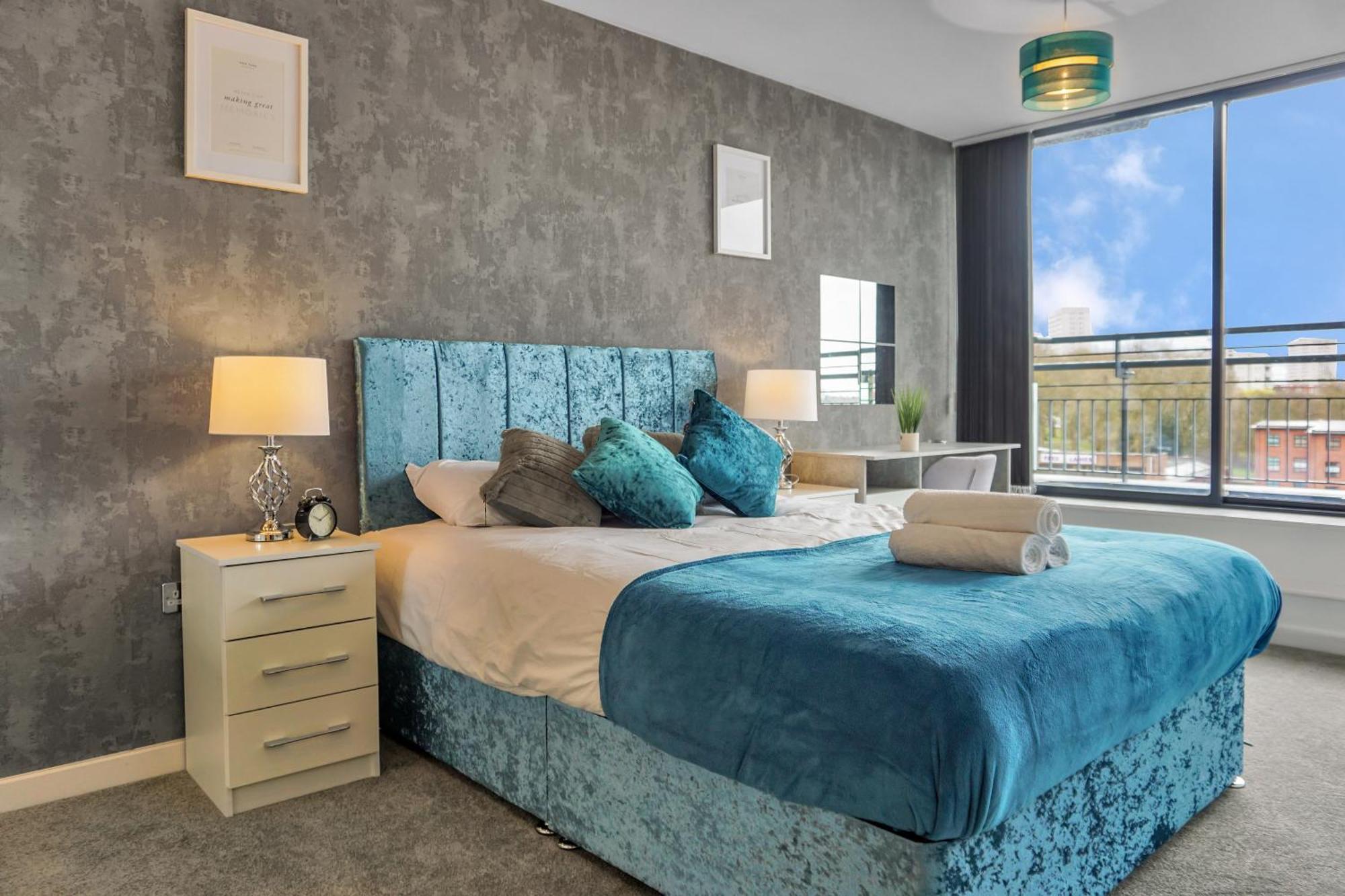Penthouse - Amazing Skyline Views - Free Parking - Balcony - Utilita Arena - New St Station - Bullring Shopping Birmingham