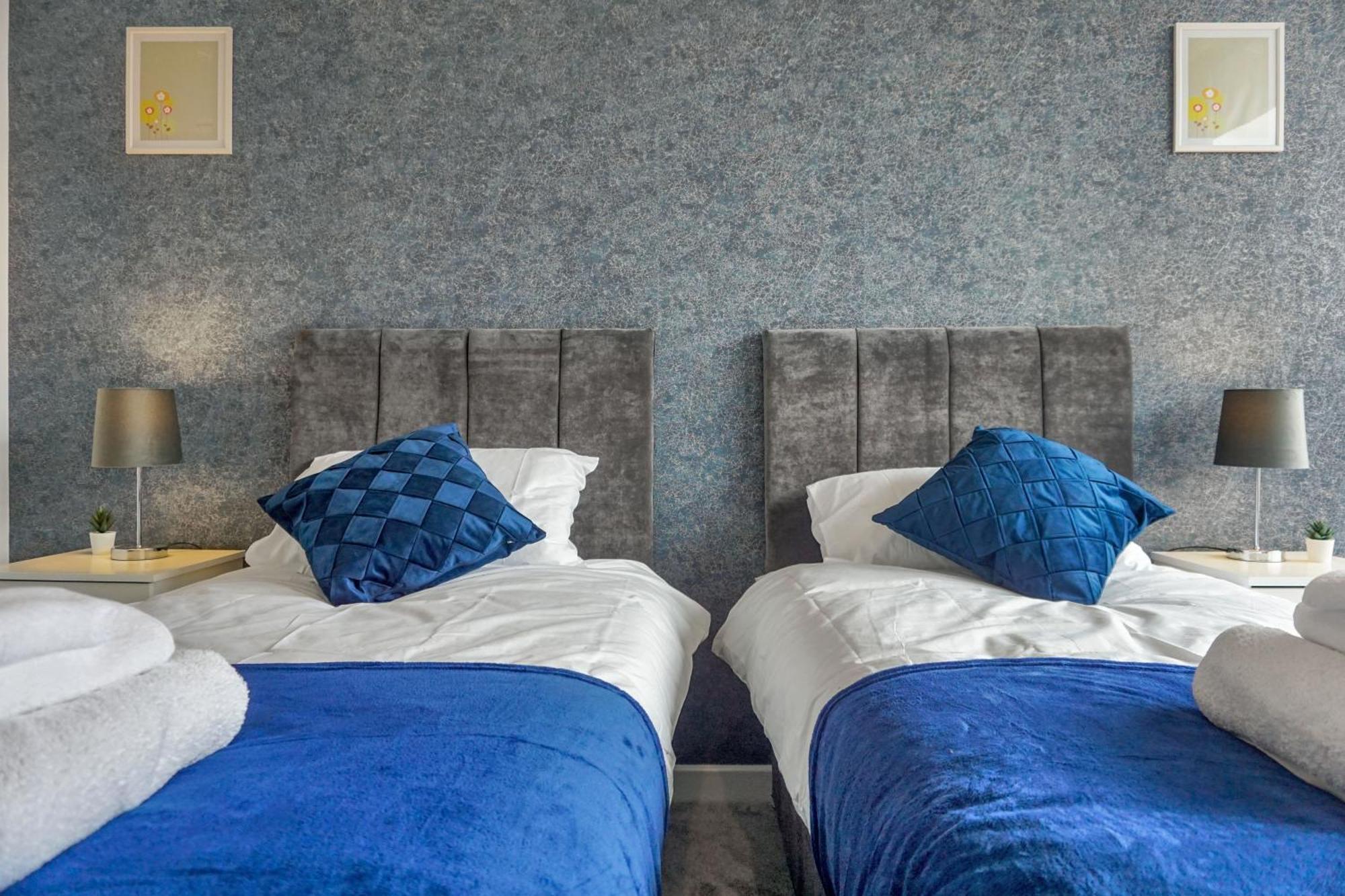 Apartment Penthouse - Amazing Skyline Views - Free Parking - Balcony - Utilita Arena - New St Station - Bullring Shopping