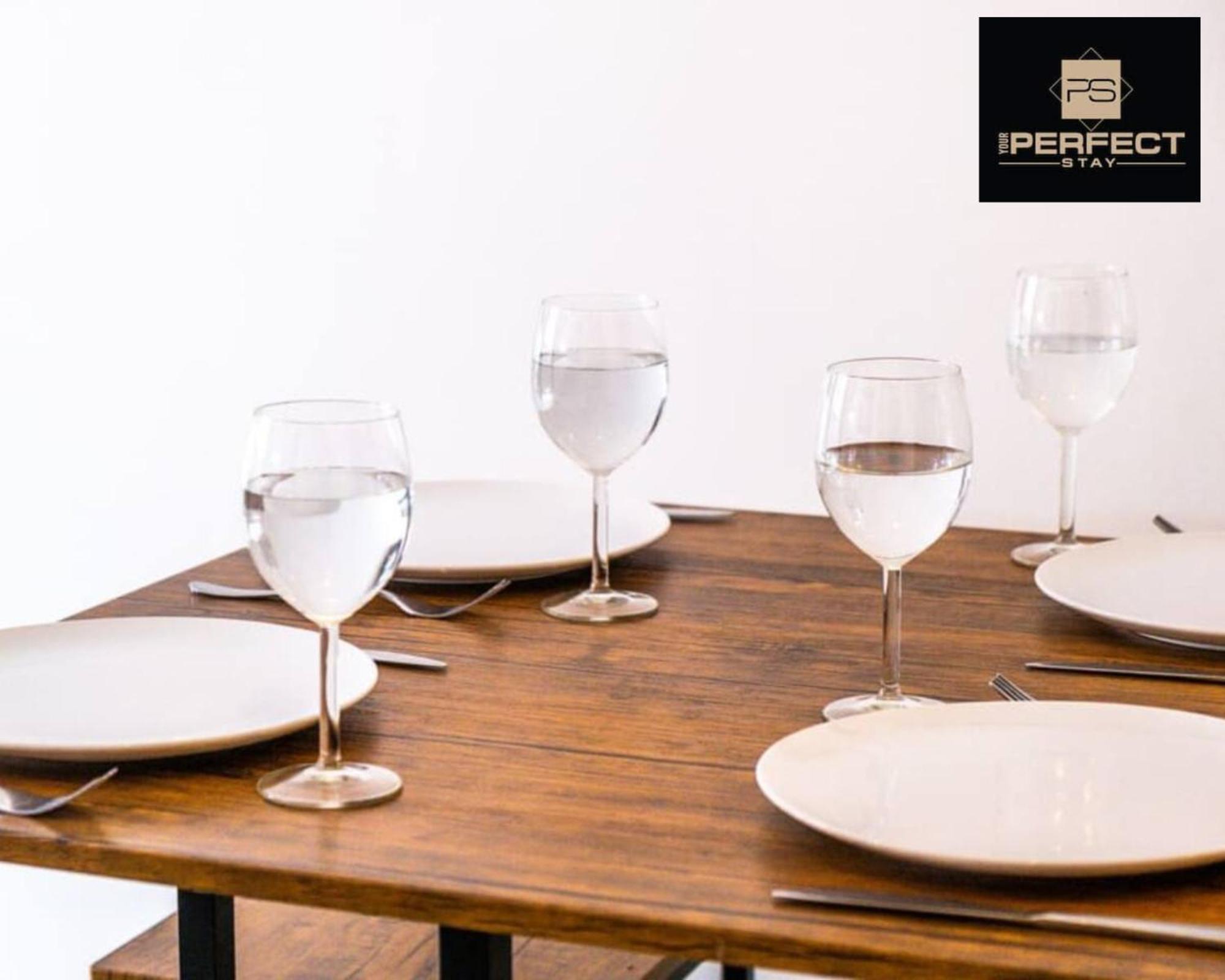 Atlantis 1bdr Centre By Your Perfect Short Lets With Netflix & Free Parking Apartment