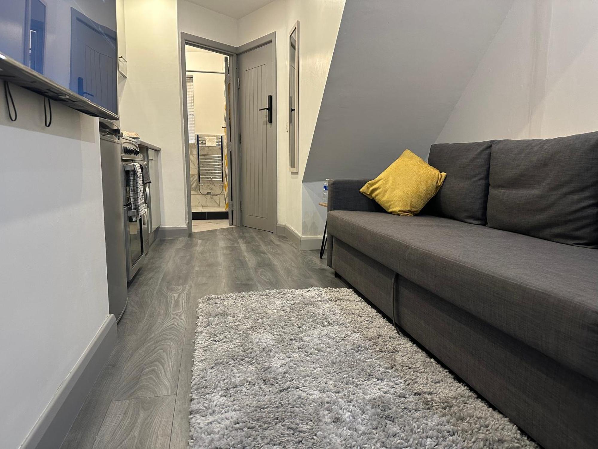 Cosy In By Villazu * Birmingham