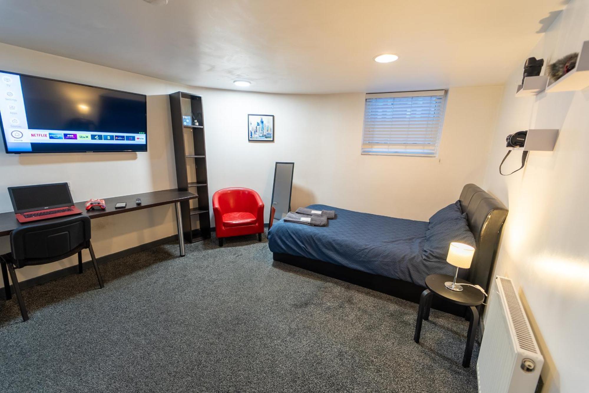 Guest house Sa Equipped 10 Mins From Centre And Next To Uob! *