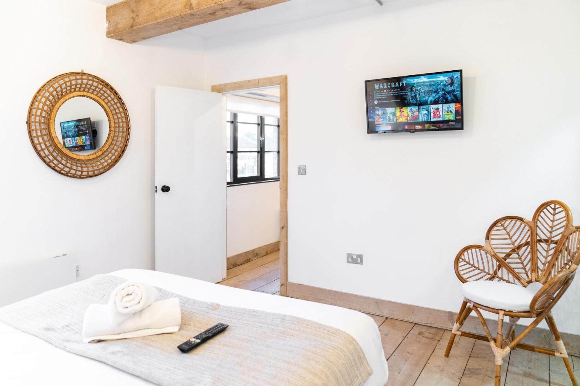 Centre - Loft Style - Free Wifi & Netflix - On Street Parking - 1nt * Birmingham