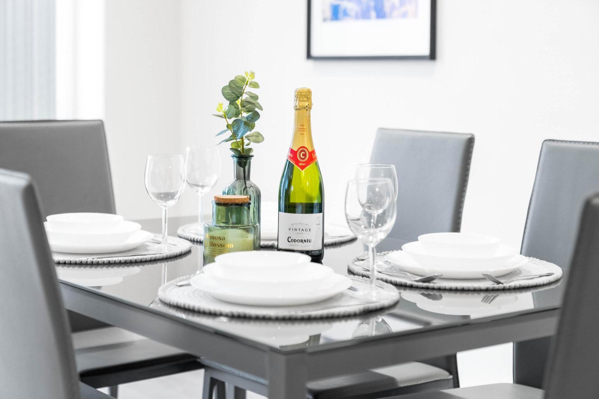 Holiday home Luxury 4 Bedroom House - Harborne - Rated - Parking - Garden - 6co *