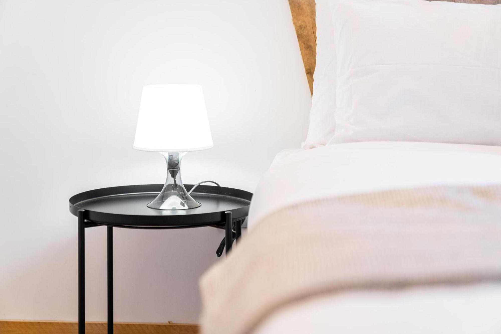 Centre - Loft Style - Free Wifi & Netflix - On Street Parking - 1nt
