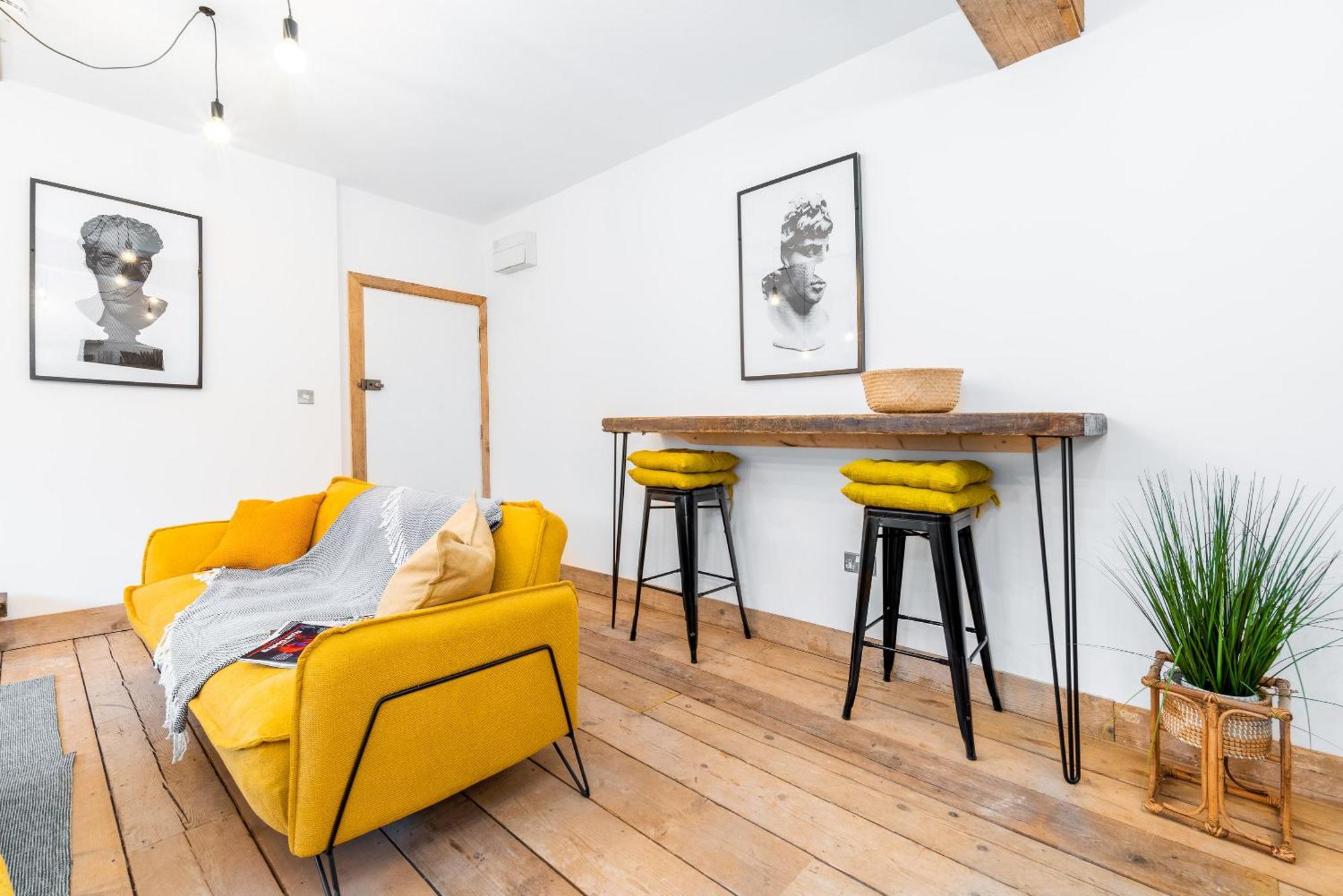 Centre - Loft Style - Free Wifi & Netflix - On Street Parking - 1nt * Birmingham