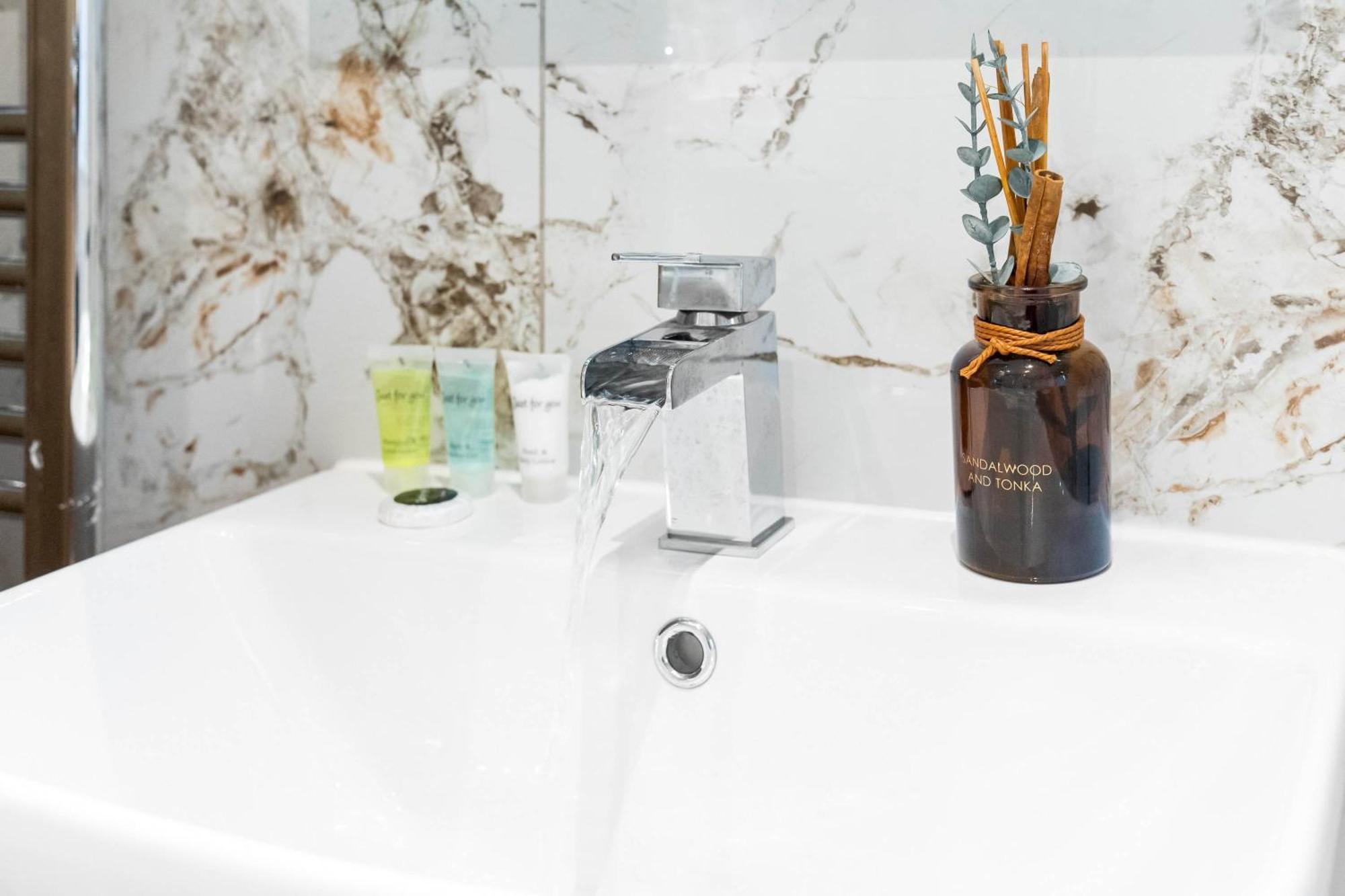 Luxury 4 Bedroom House - Harborne - Rated - Parking - Garden - 6co Holiday home Birmingham