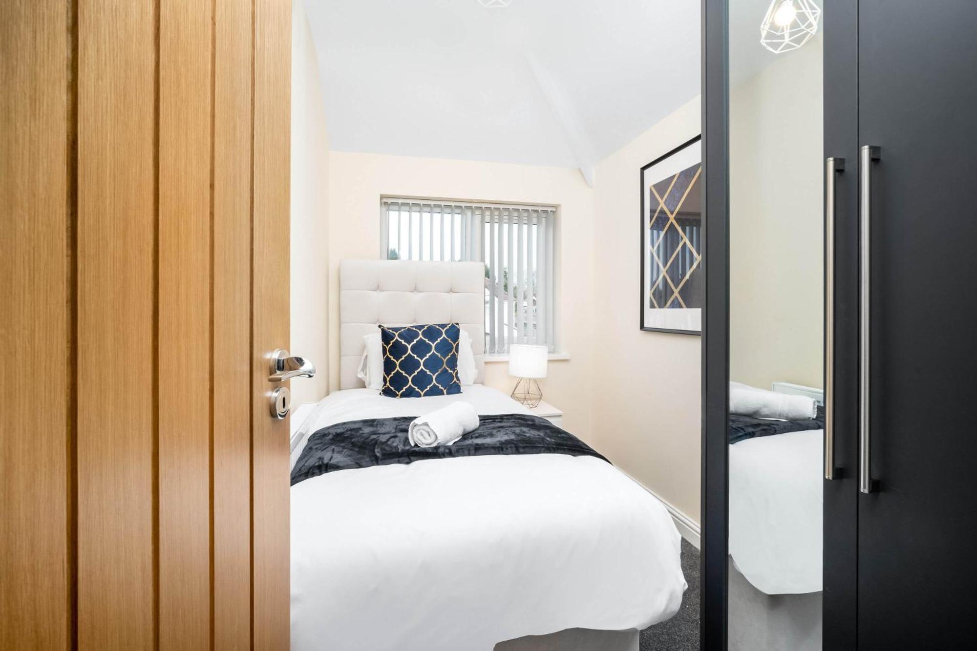 Luxury 4 Bedroom House - Harborne - Rated - Parking - Garden - 6co