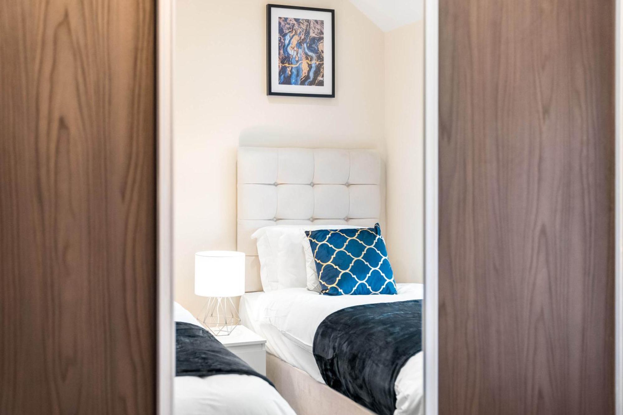 Luxury 4 Bedroom House - Harborne - Rated - Parking - Garden - 6co Holiday home *