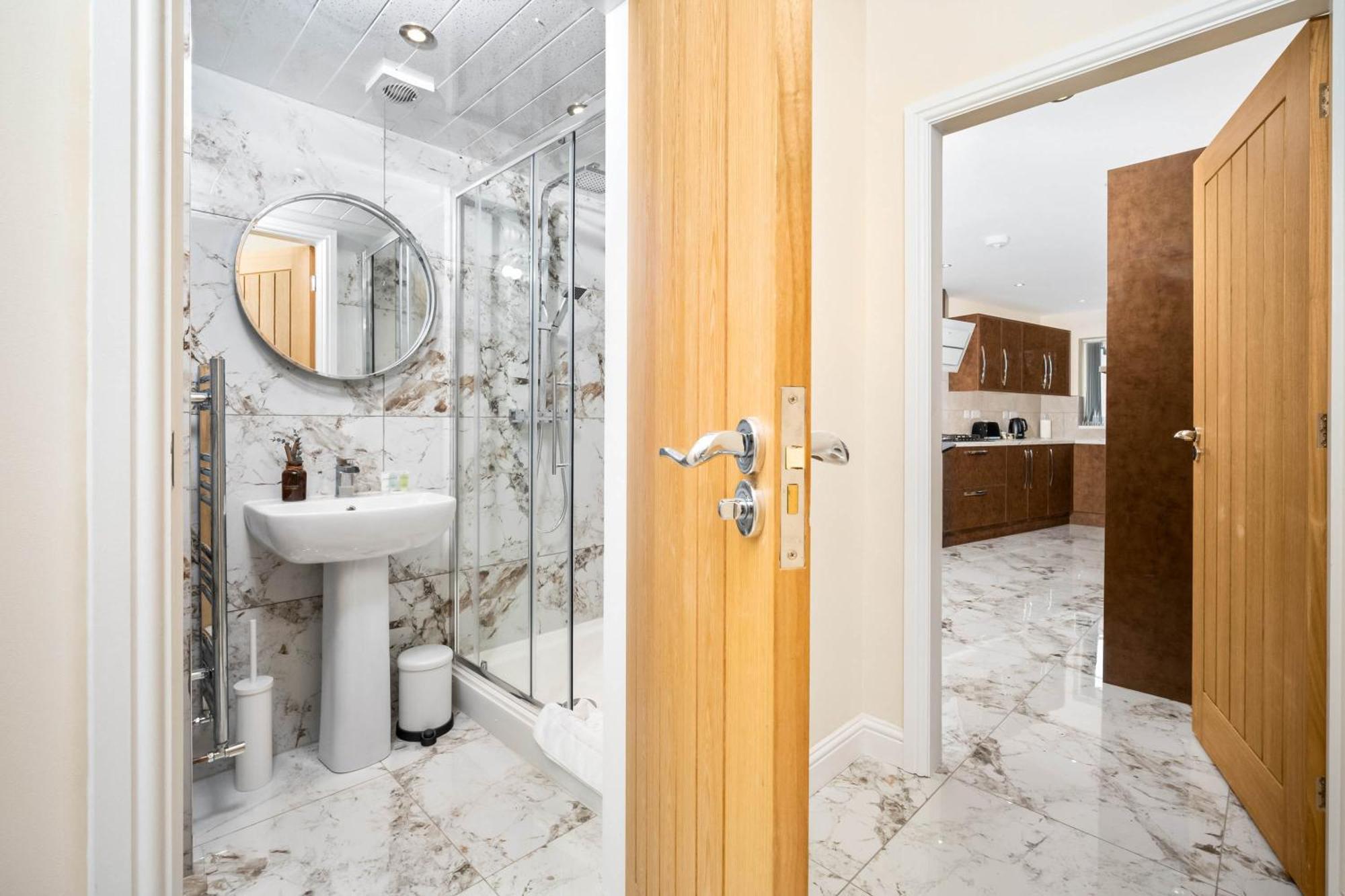 Luxury 4 Bedroom House - Harborne - Rated - Parking - Garden - 6co Holiday home
