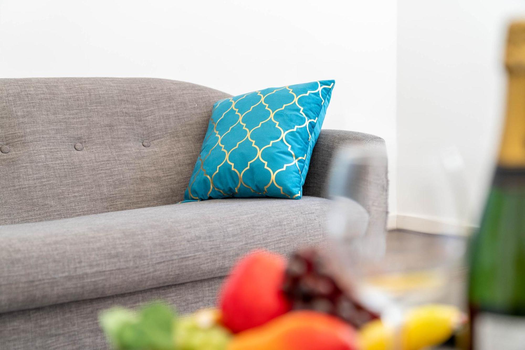 Apartment Centre - Cosy - Balcony - Free Netflix & Wifi 139k *