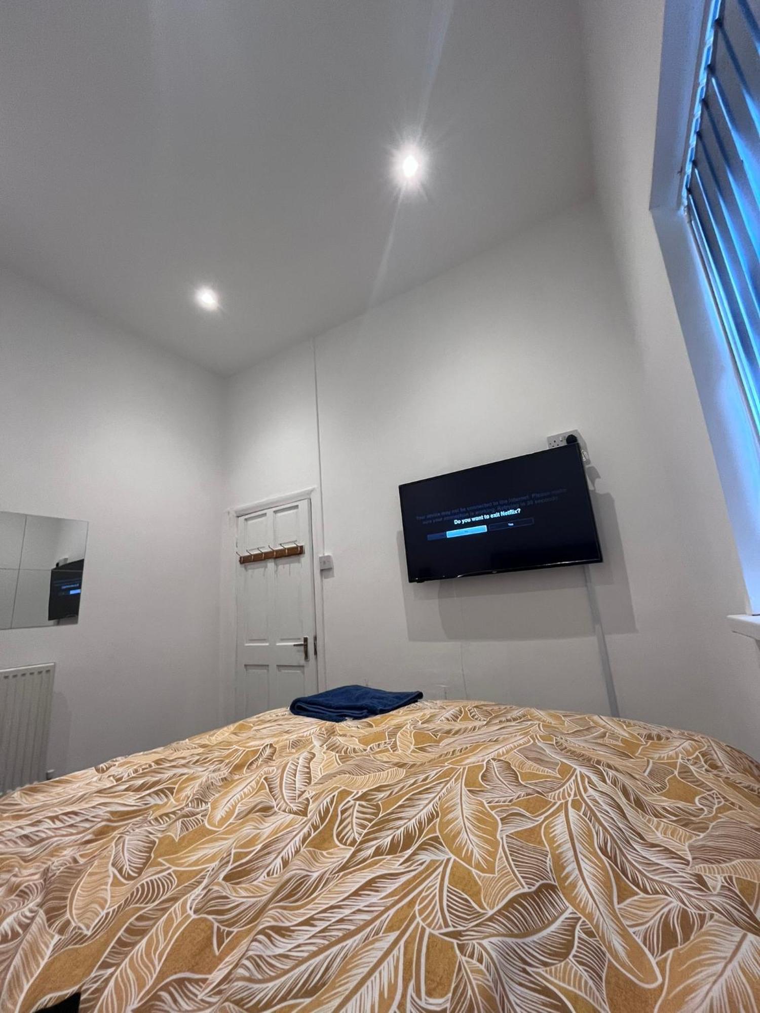 Snugly Flat Near Talbot Pub *
