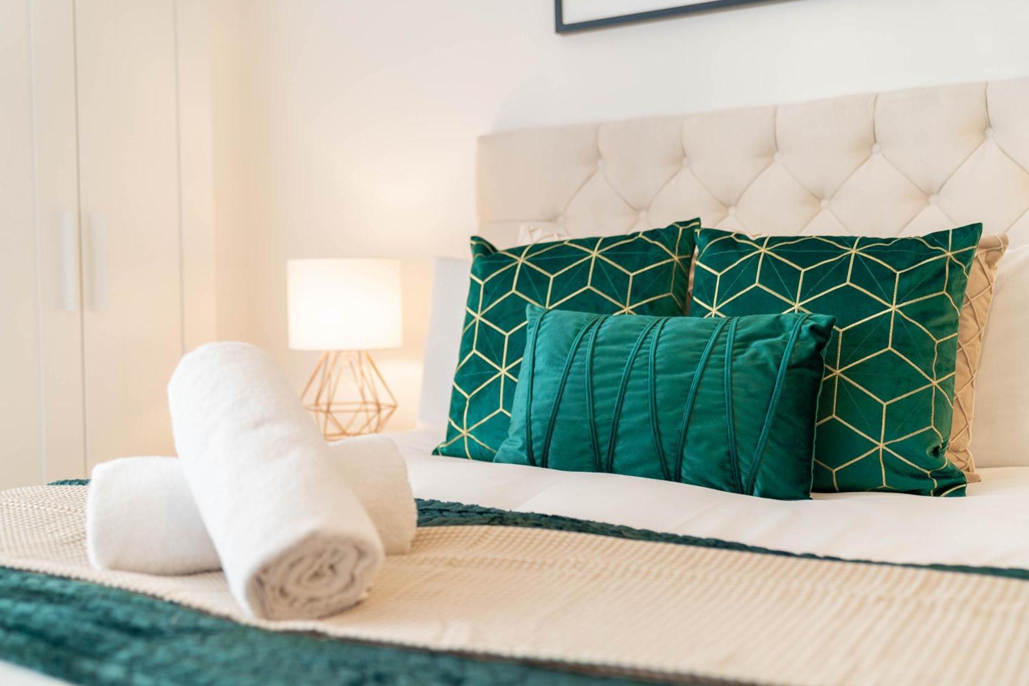 Apartment Centre - Luxury 2 Bedroom - Wifi - Netflix - 205h