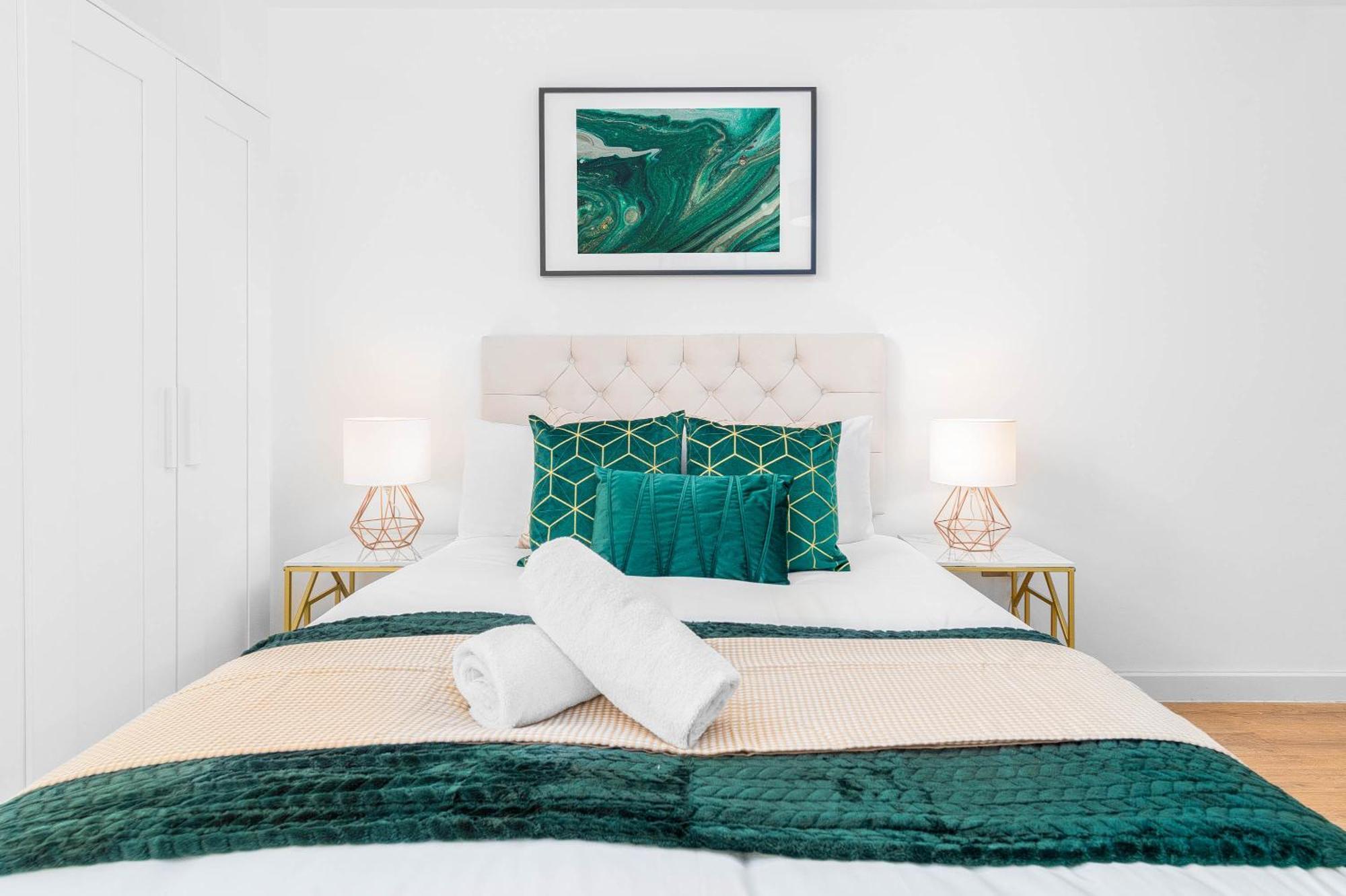 Apartment Centre - Luxury 2 Bedroom - Wifi - Netflix - 205h