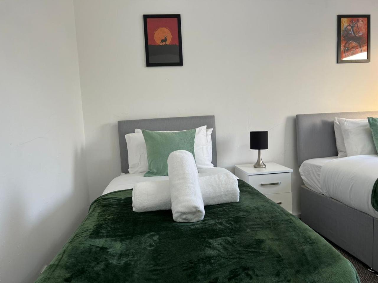 Peculiar 2-bedrooms