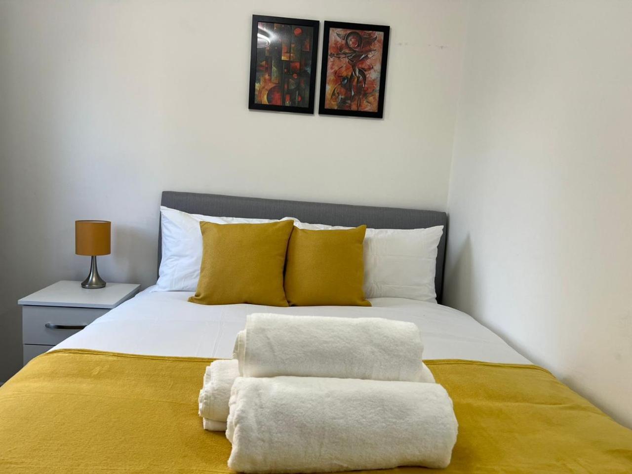 Peculiar 2-bedrooms