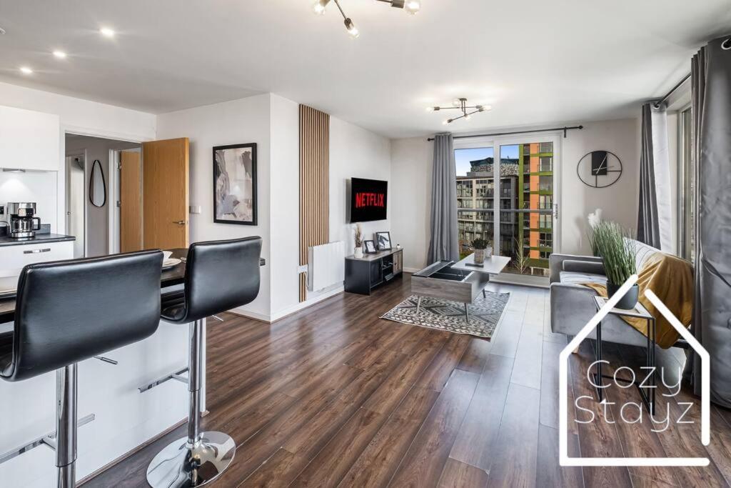 Apartment The Games In Centre With 2 Prvt Parking Spaces *