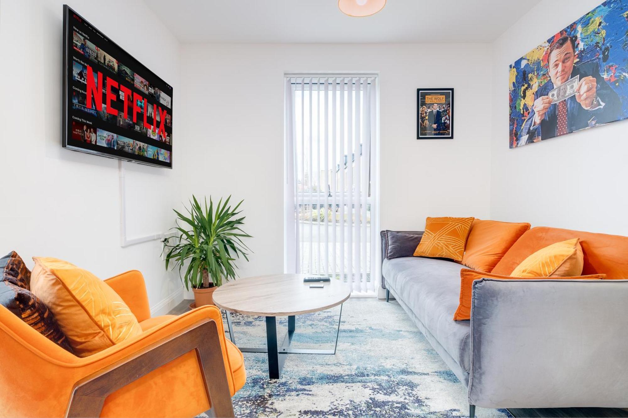 Holiday home Centre Stylish 2 Bed House ☆ Free Parking → With 55 Inch Smart Tv, Free Netflix & Wifi ✘ Comfy Seating Area - By O2 Academy, Bullring, Newstreet, Chinatown, Cube & Mailbox