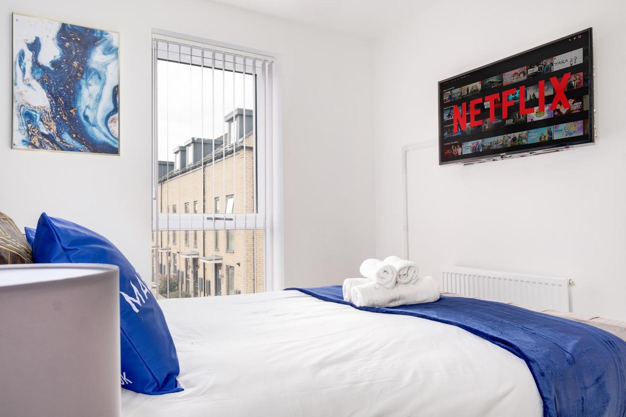 Centre Stylish 2 Bed House ☆ Free Parking → With 55 Inch Smart Tv, Free Netflix & Wifi ✘ Comfy Seating Area - By O2 Academy, Bullring, Newstreet, Chinatown, Cube & Mailbox Birmingham