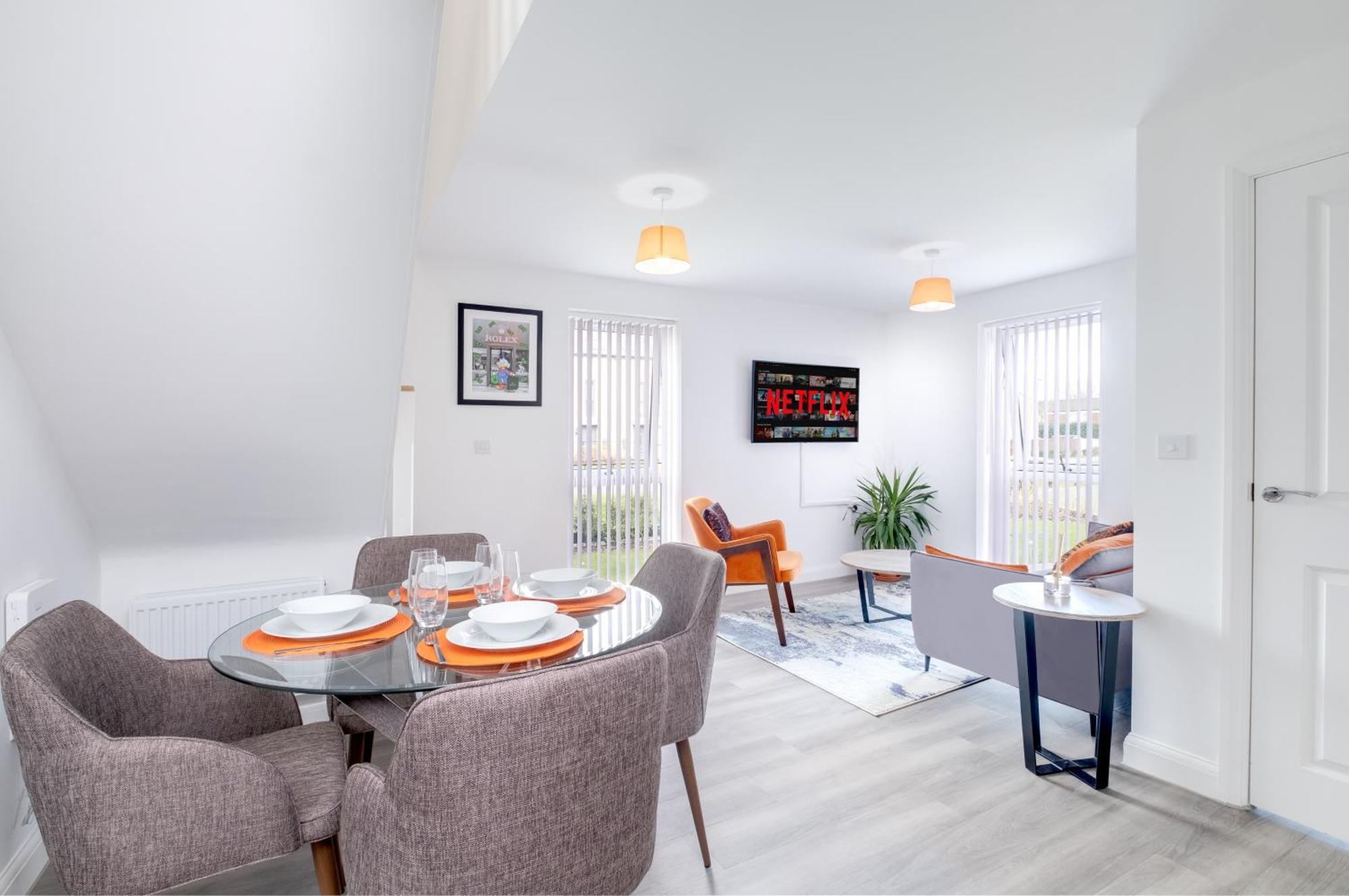 Centre Stylish 2 Bed House ☆ Free Parking → With 55 Inch Smart Tv, Free Netflix & Wifi ✘ Comfy Seating Area - By O2 Academy, Bullring, Newstreet, Chinatown, Cube & Mailbox * Birmingham