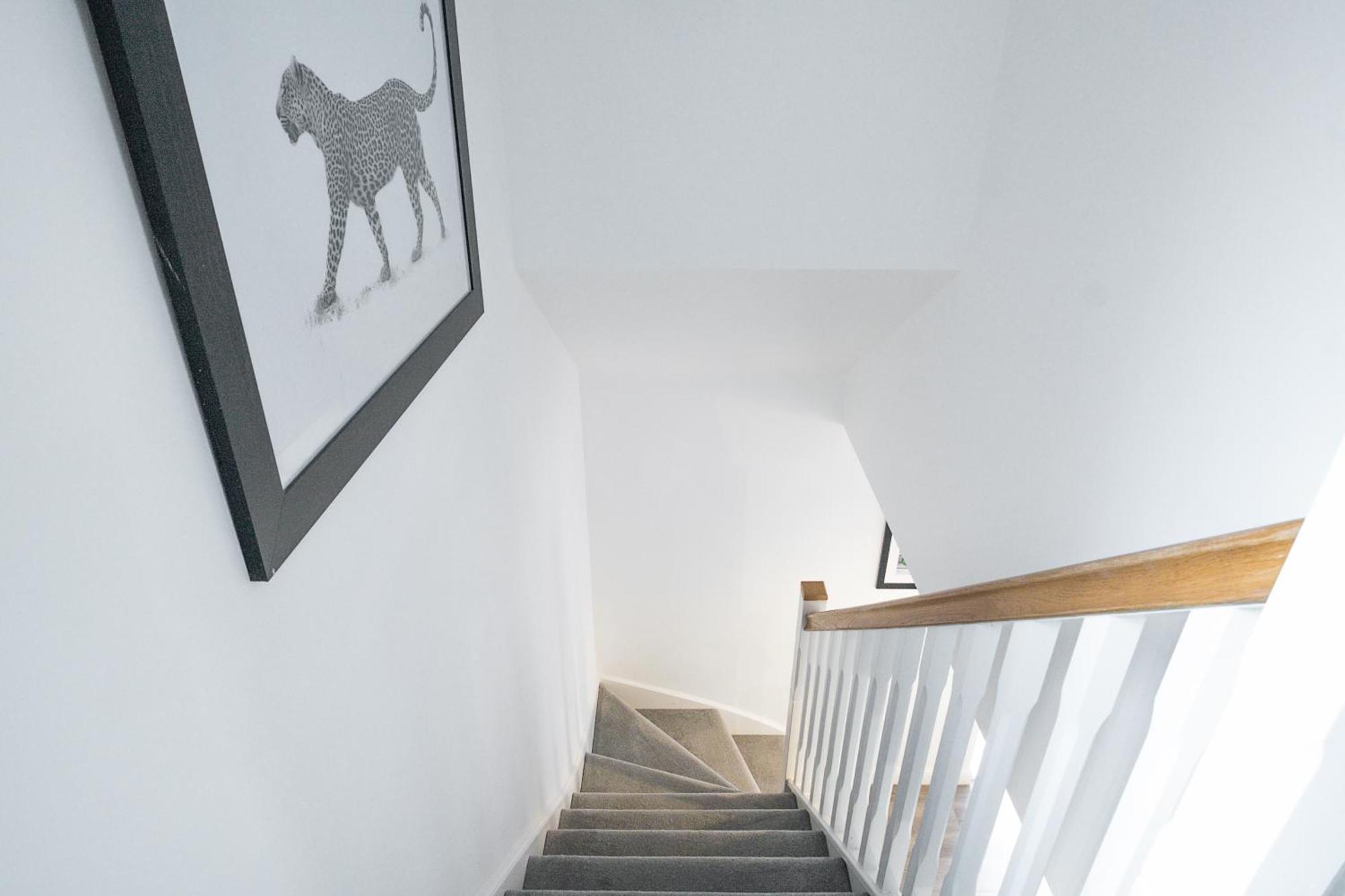 Centre Stylish 2 Bed House ☆ Free Parking → With 55 Inch Smart Tv, Free Netflix & Wifi ✘ Comfy Seating Area - By O2 Academy, Bullring, Newstreet, Chinatown, Cube & Mailbox Holiday home *