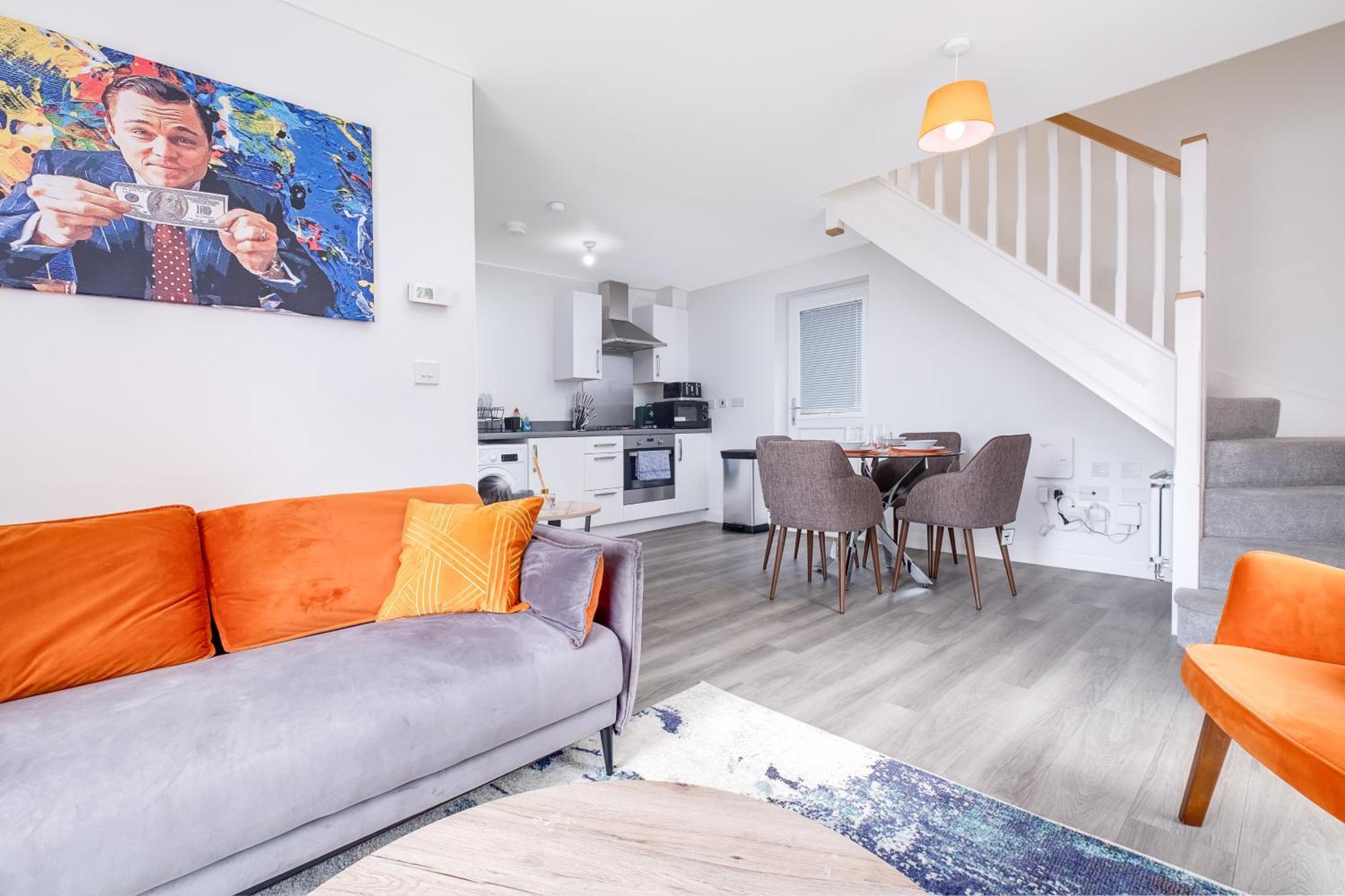 Centre Stylish 2 Bed House ☆ Free Parking → With 55 Inch Smart Tv, Free Netflix & Wifi ✘ Comfy Seating Area - By O2 Academy, Bullring, Newstreet, Chinatown, Cube & Mailbox Holiday home *