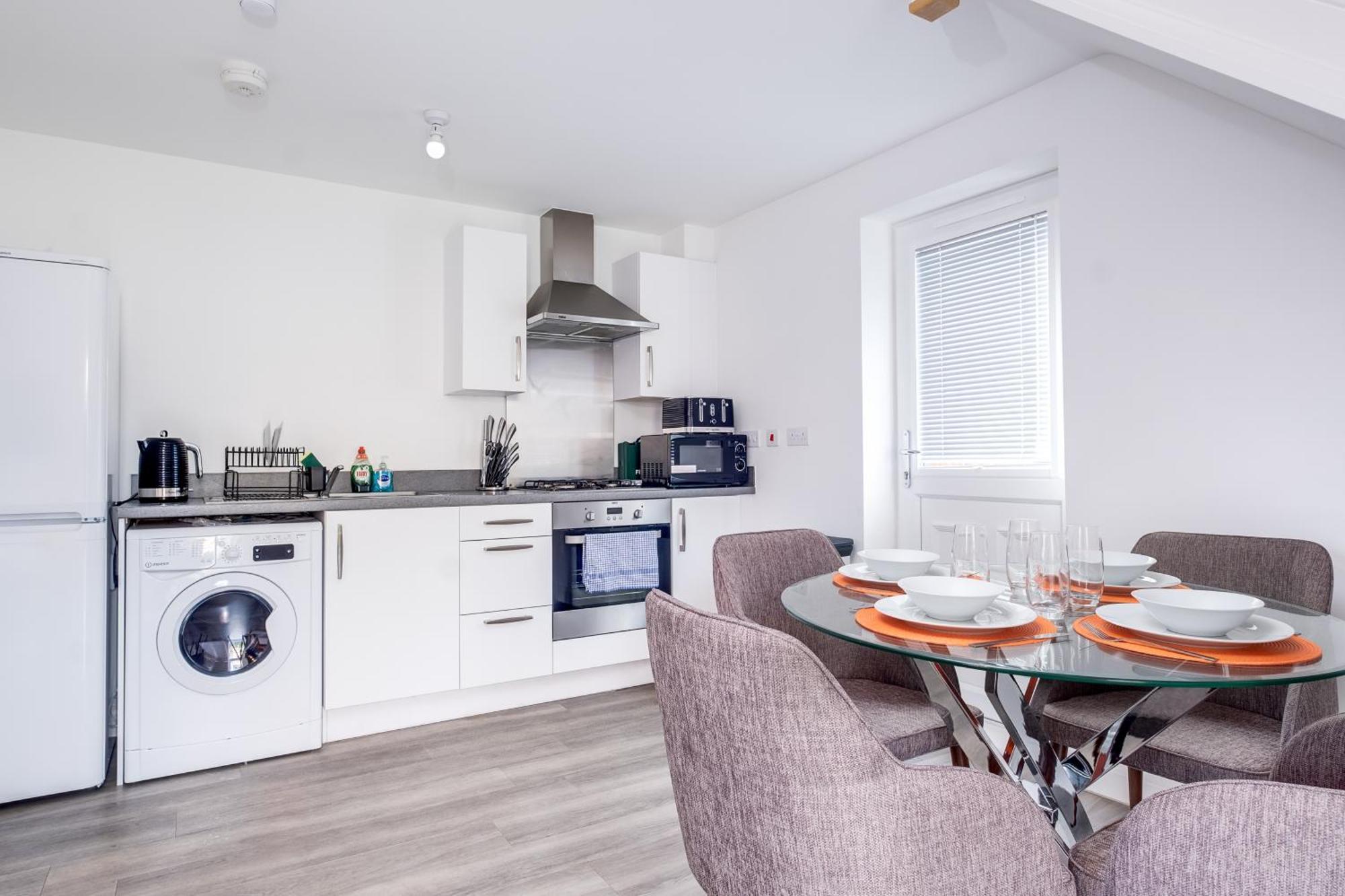 Holiday home Centre Stylish 2 Bed House ☆ Free Parking → With 55 Inch Smart Tv, Free Netflix & Wifi ✘ Comfy Seating Area - By O2 Academy, Bullring, Newstreet, Chinatown, Cube & Mailbox