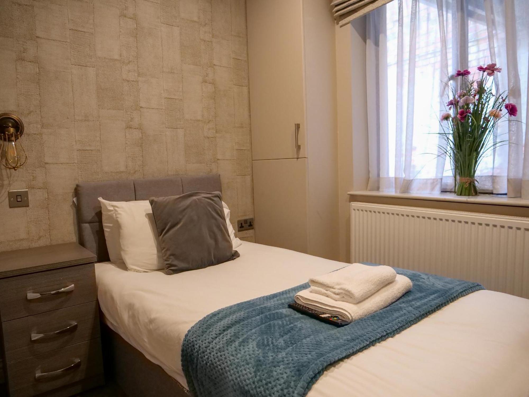 Luxe 2 Bed Apt - City Centre - Office - Smarttvs Apartment *