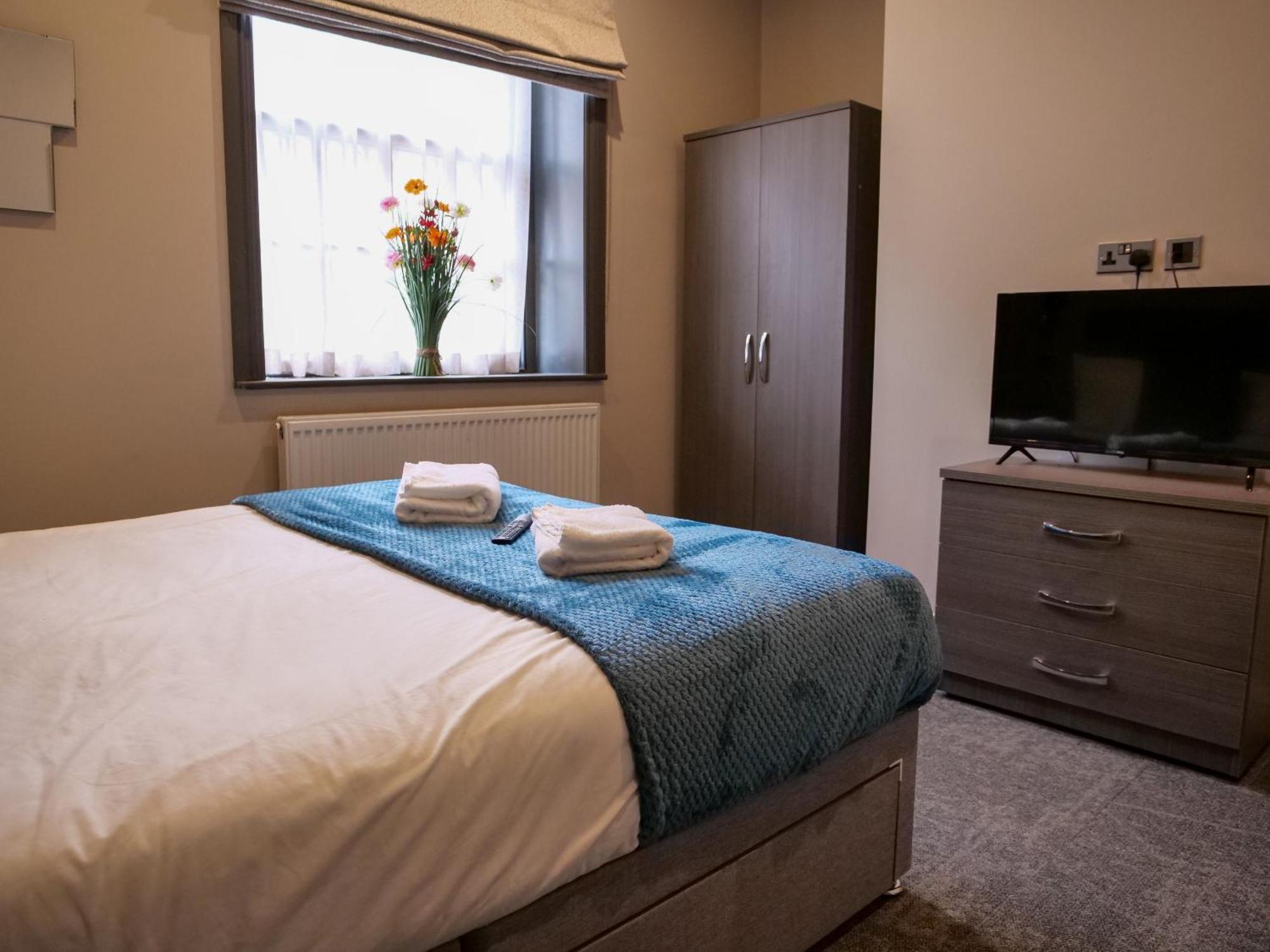 Luxe 2 Bed Apt - City Centre - Office - Smarttvs Apartment *