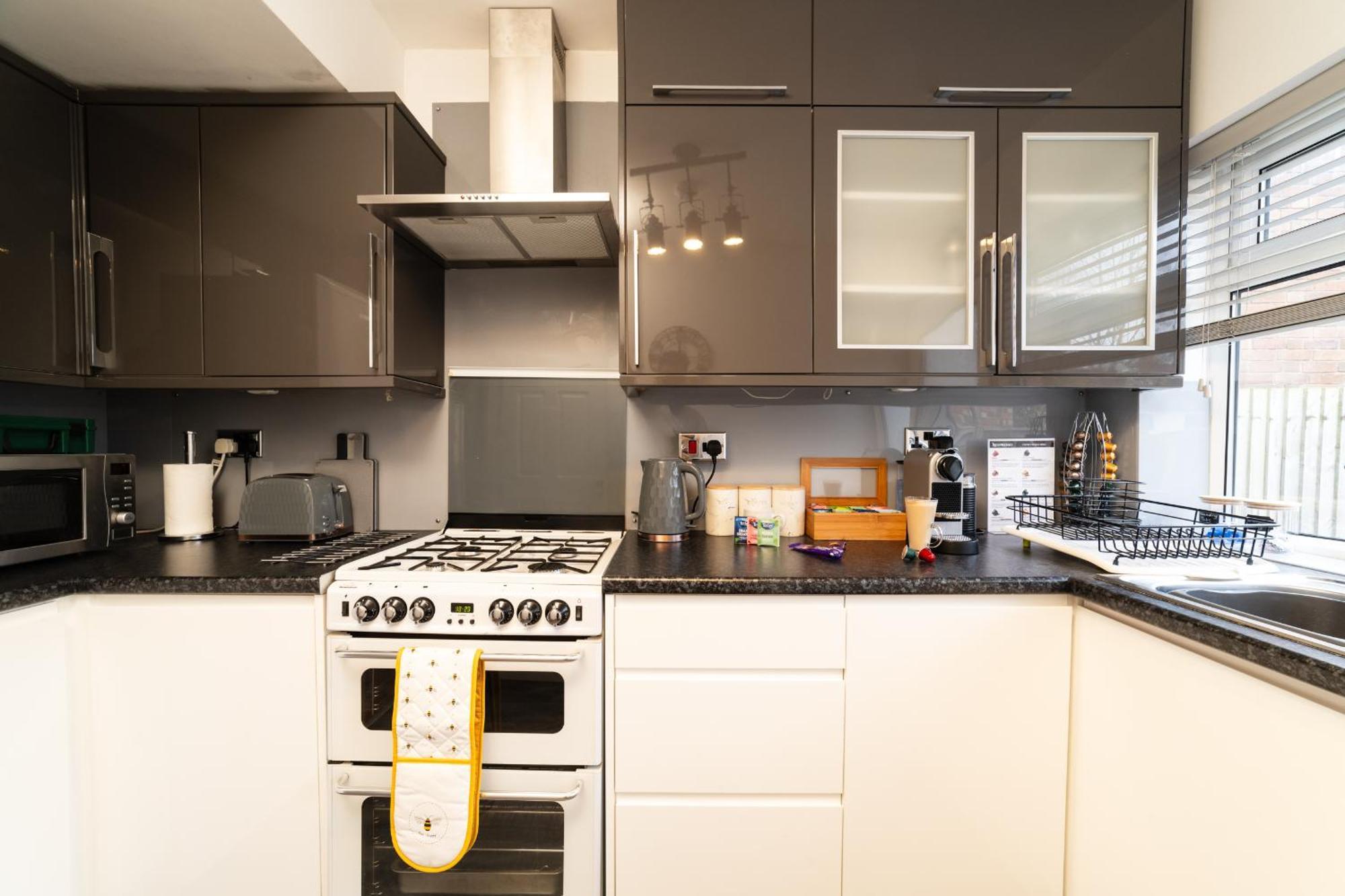 Holiday home Modern 3-bed, Garden, Fast Wifi, Family, Contractors Birmingham