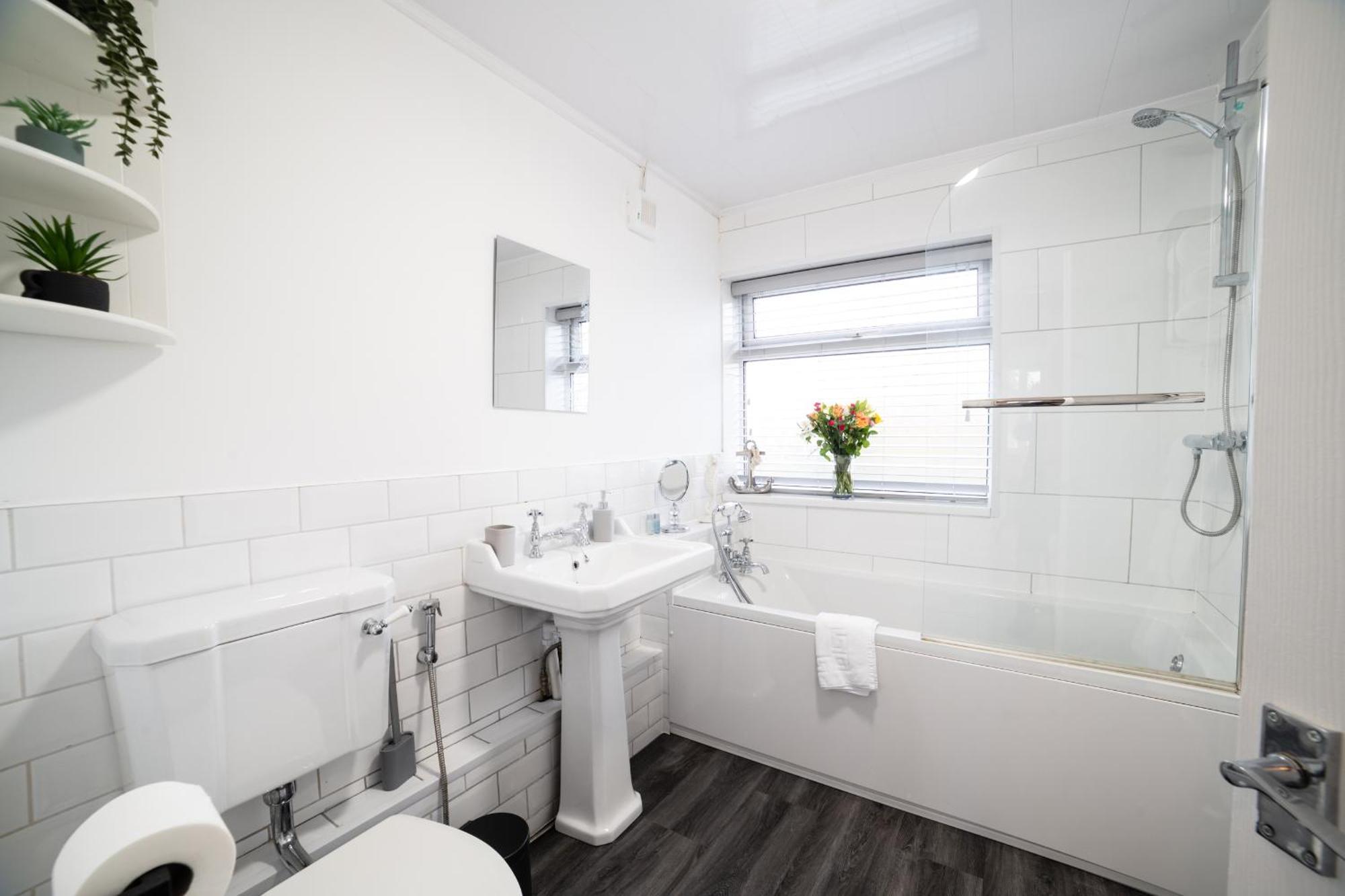 Modern 3-bed, Garden, Fast Wifi, Family, Contractors *