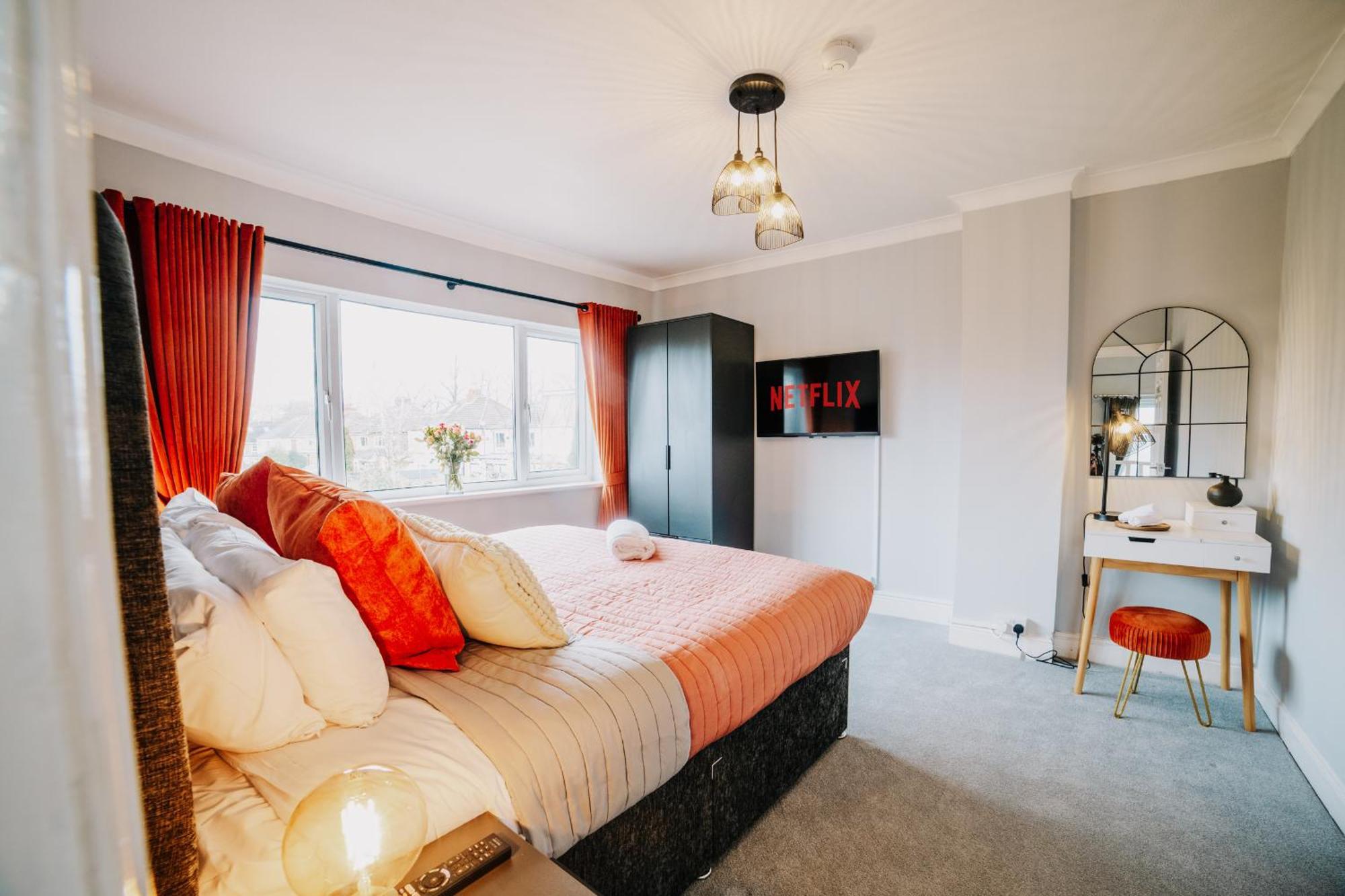 Holiday home Modern 3-bed, Garden, Fast Wifi, Family, Contractors Birmingham