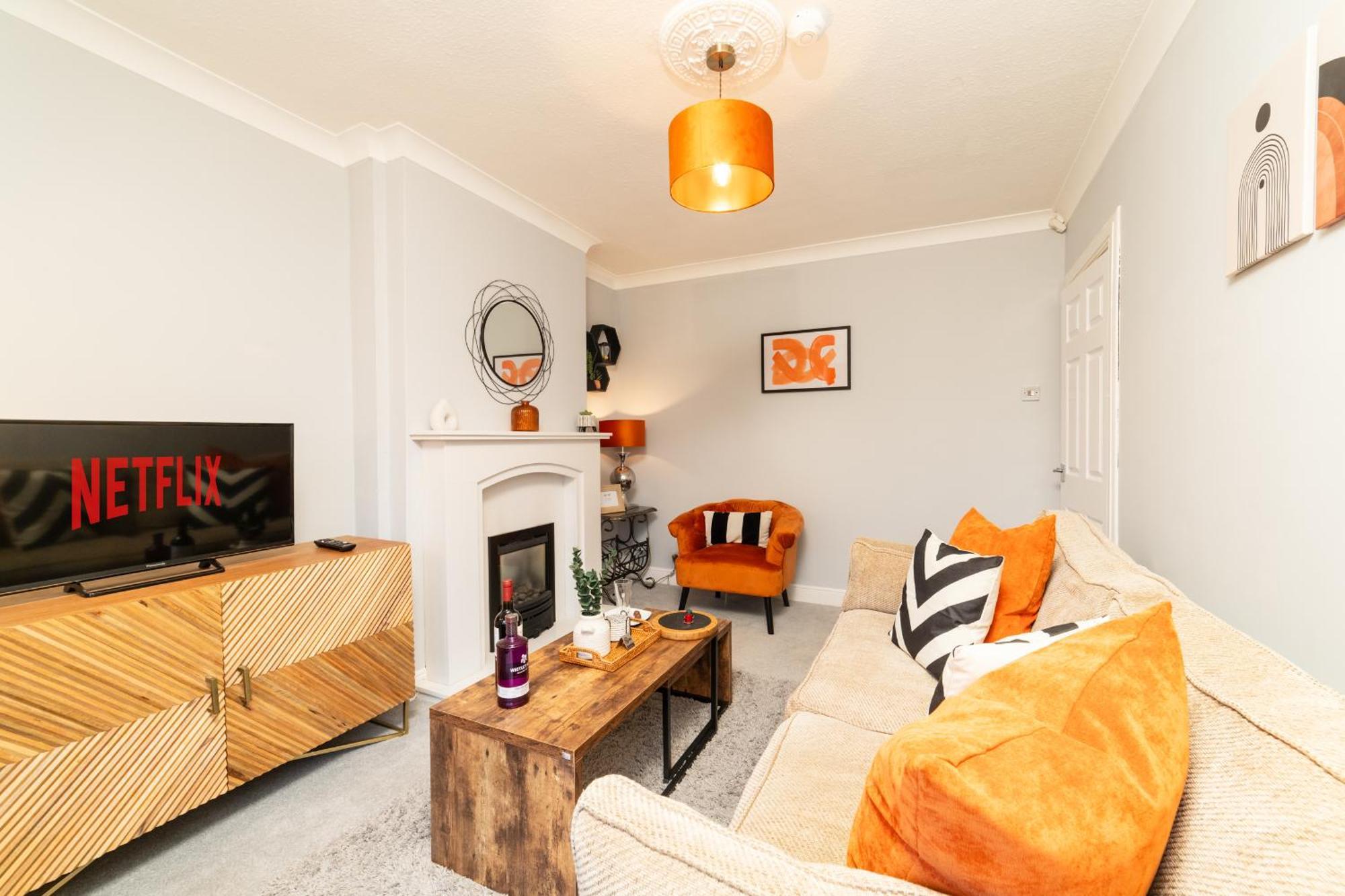 Holiday home Modern 3-bed, Garden, Fast Wifi, Family, Contractors *