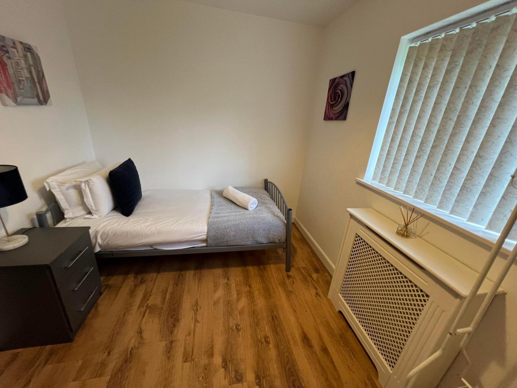 Large 8 Bedroom House In Edgbaston