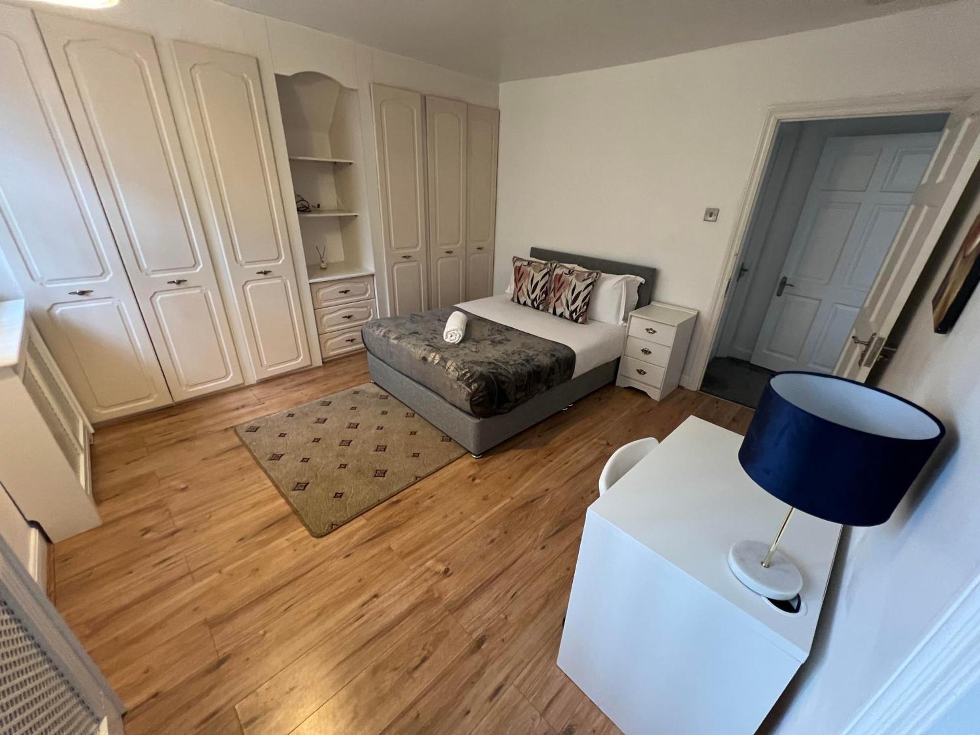 Large 8 Bedroom House In Edgbaston