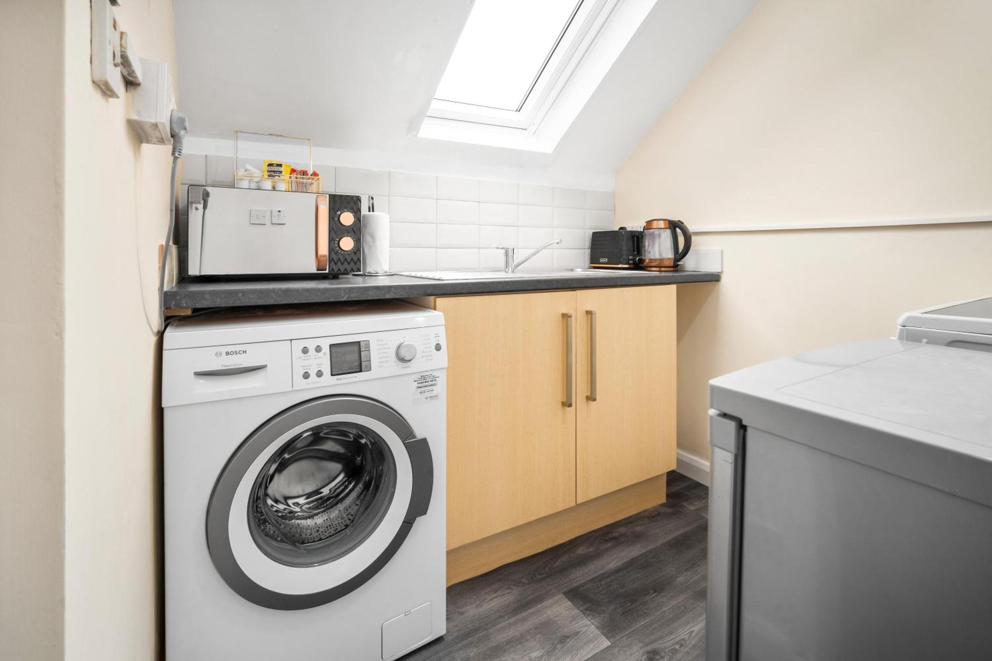 1 Bed - West Bromwich - On Street Parking - Wbc Birmingham