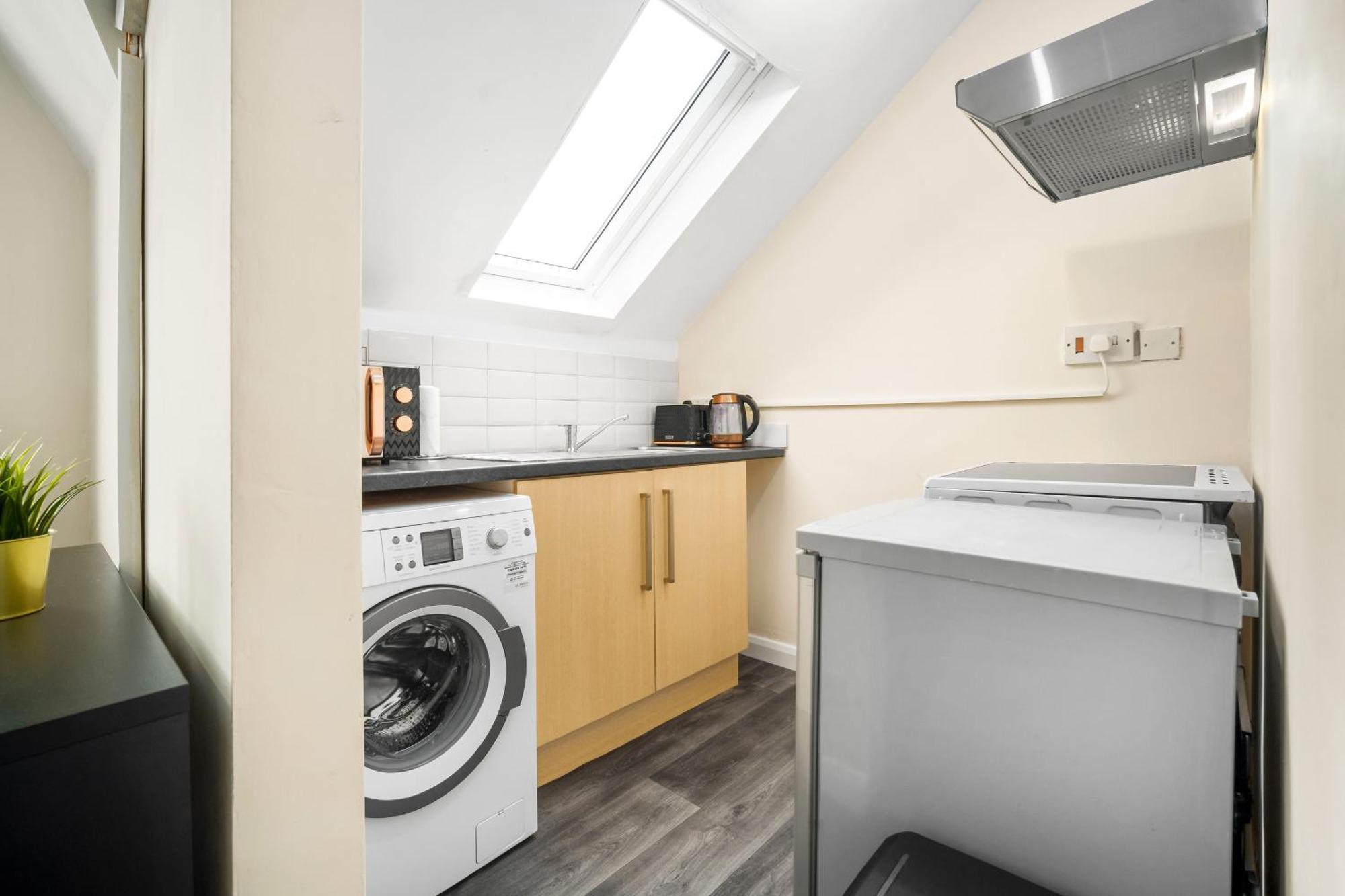 1 Bed - West Bromwich - On Street Parking - Wbc Apartment