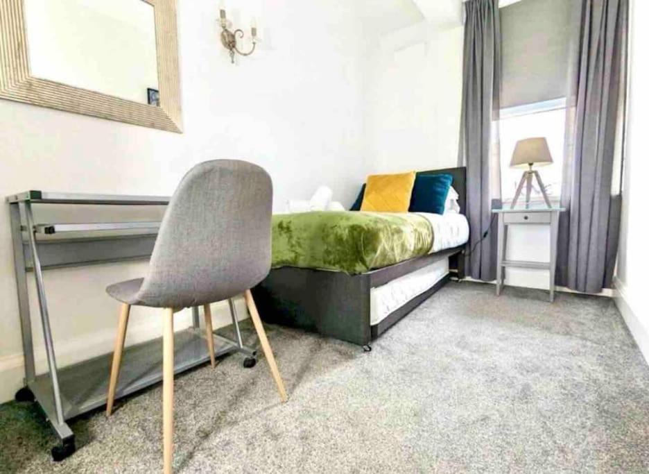 Meadows Court -wyndale- Central Mansion Style 3br Apartment Birmingham